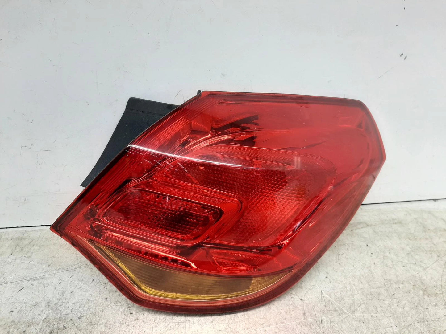 Opel Astra Mk6 Outer O/S Drivers Right Rear Taillight Tail Light 
