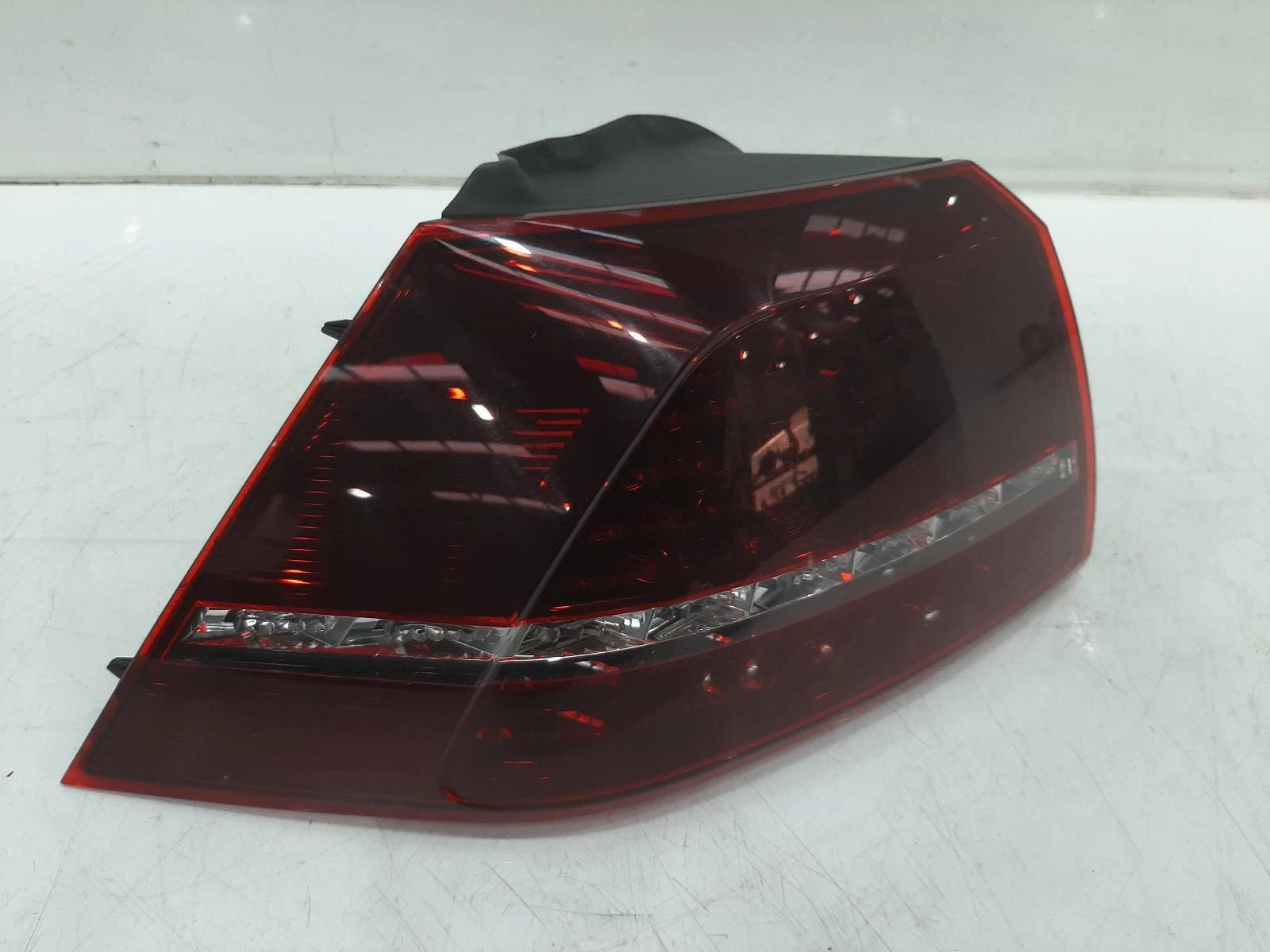 Volkswagen Golf Mk7 Outer N/S Passengers Left Rear Taillight Tail Light 