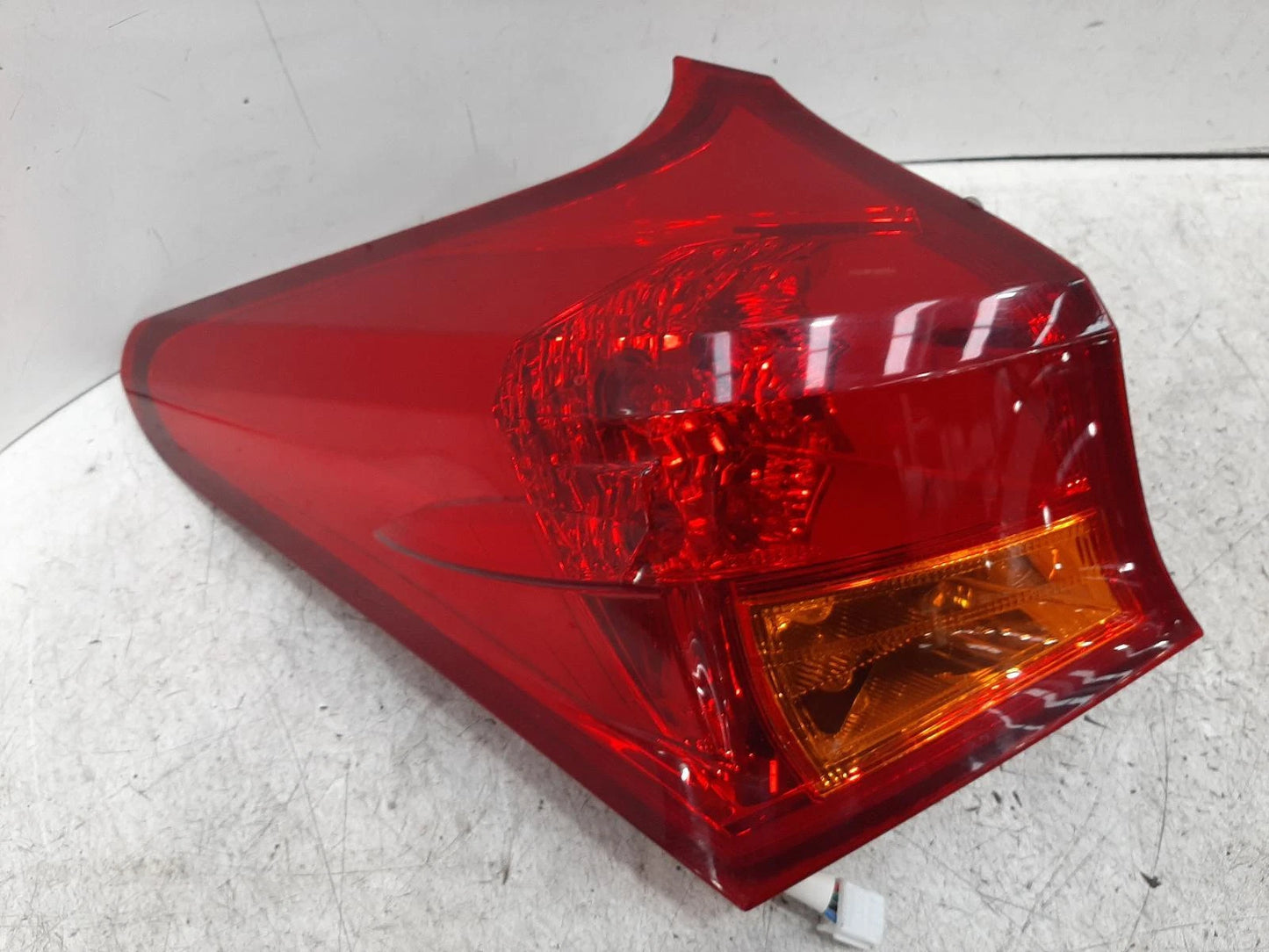 Toyota Auris Mk2 Outer N/S Passengers Left Rear Taillight Tail Light 