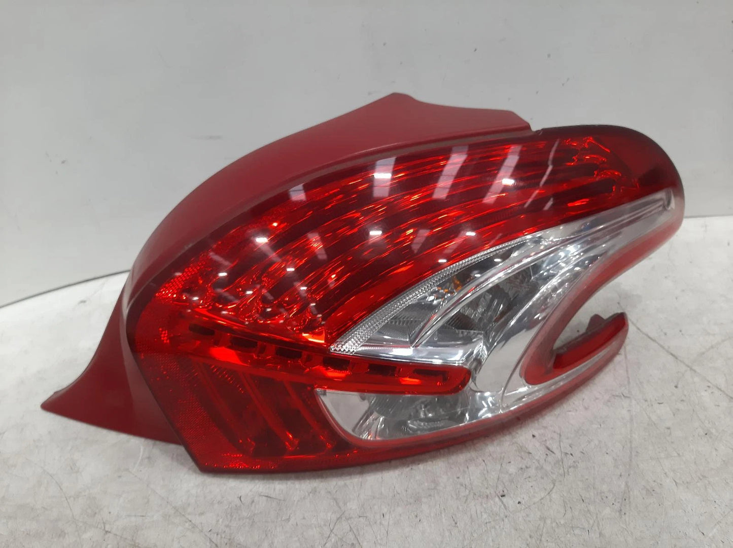 Peugeot 208 Mk1 O/S Drivers Right Rear Bulb Taillight Tail Light 