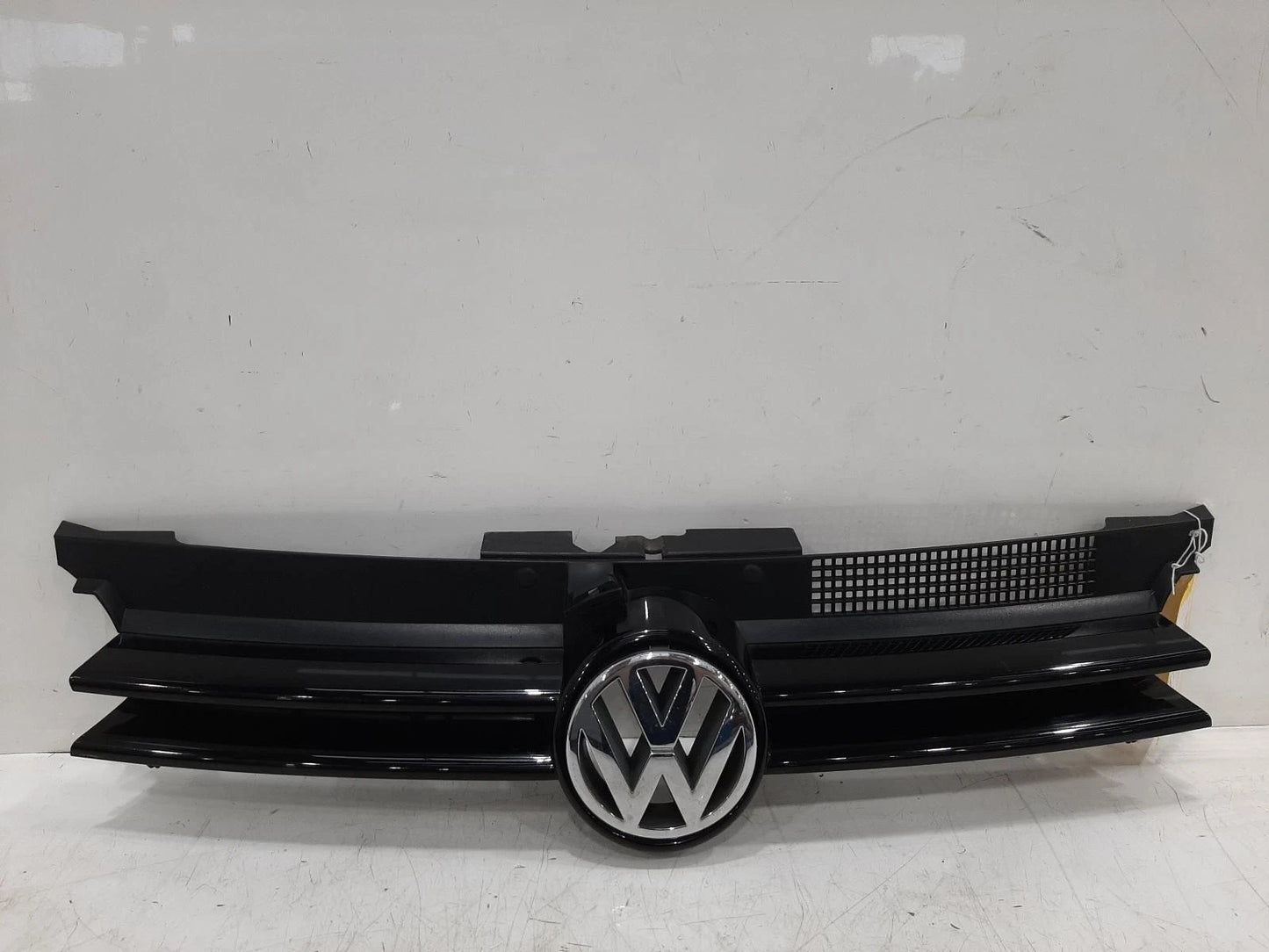 Volkswagen Golf 1J Front Centre Main Grille Grill 