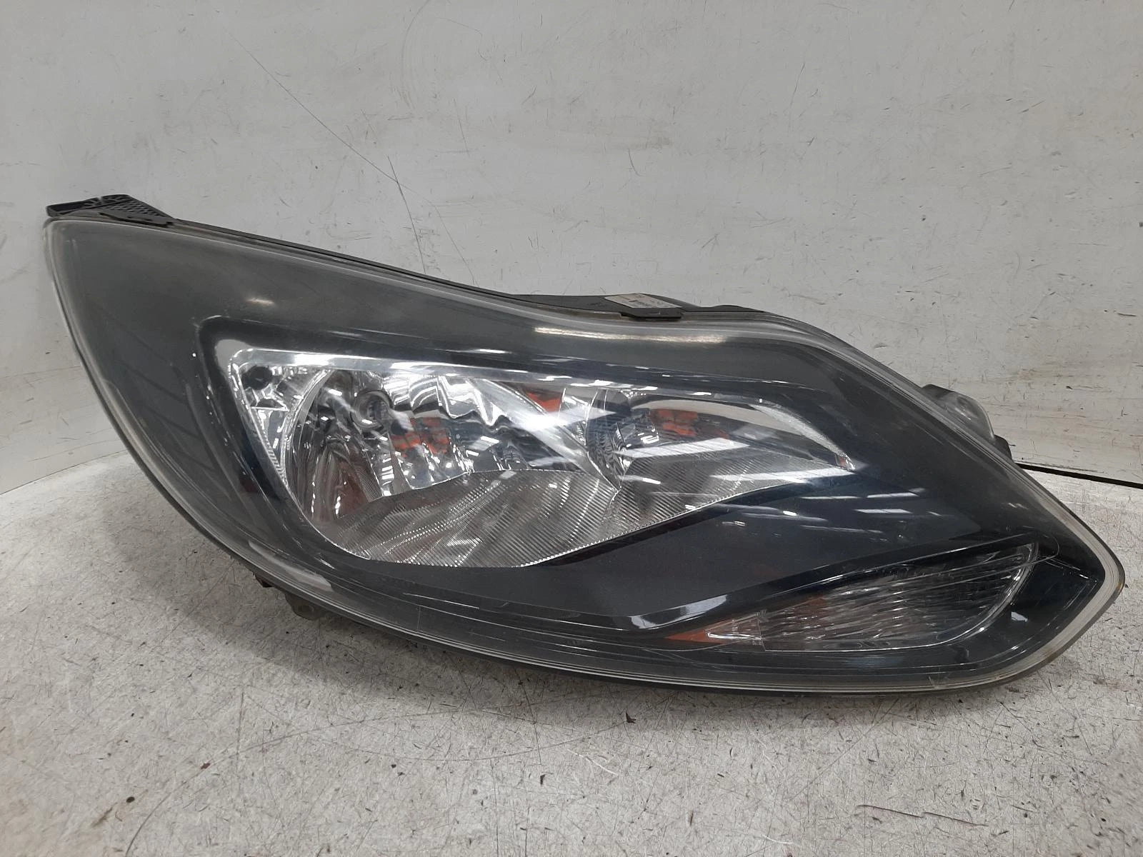 Ford Focus Mk3 O/S Drivers Right Front Halogen Headlight Headlamp 