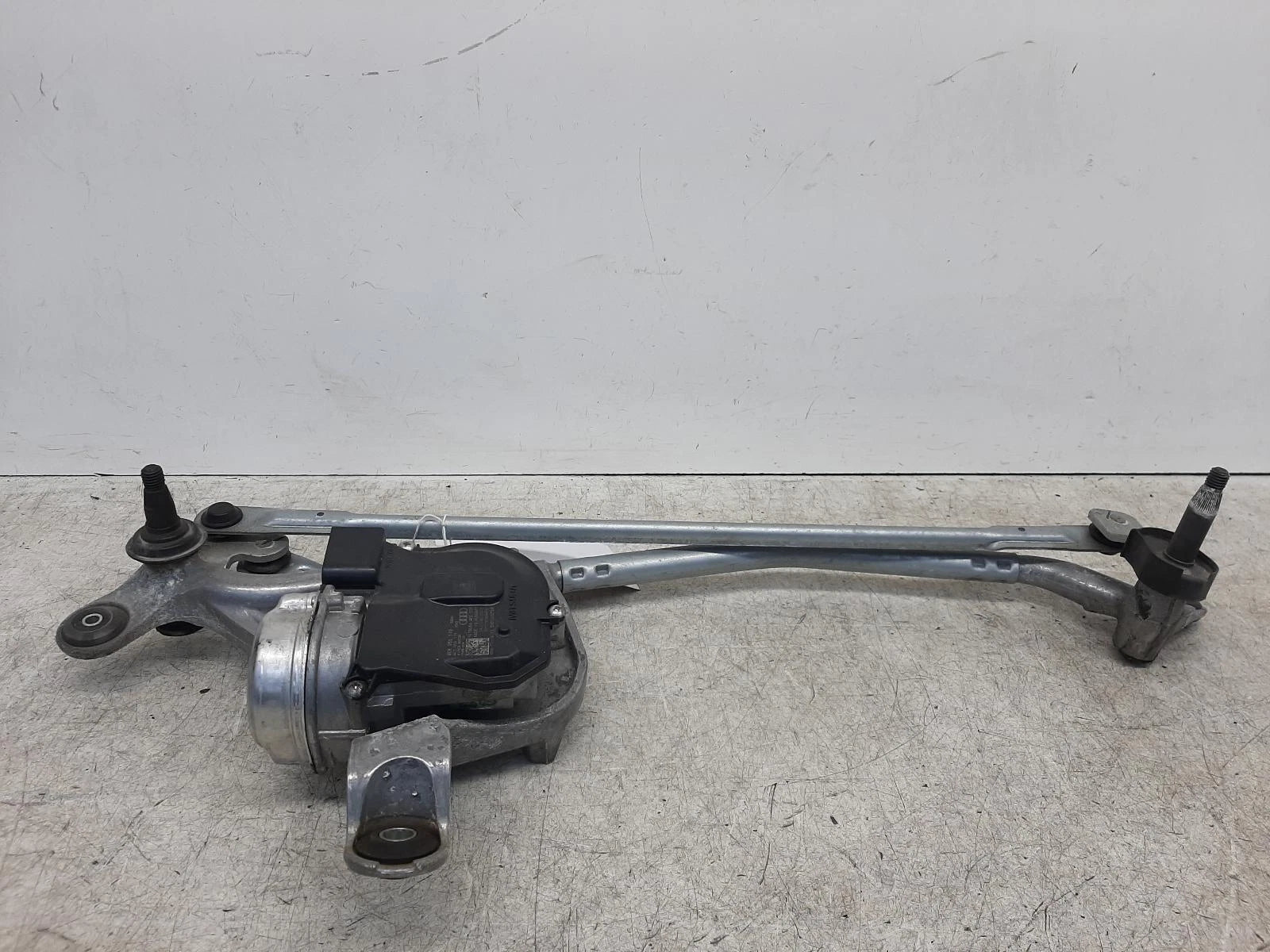 Audi E-Tron Mk1 Front Wiper Motor With Linkage 
