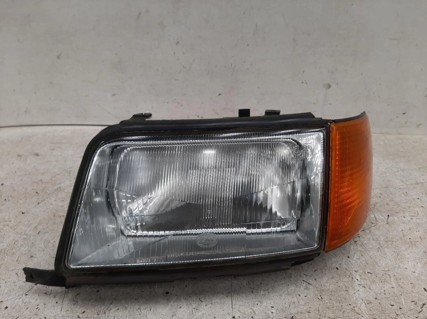 Audi 100 Mk4 N/S Passengers Left Front Headlight Headlamp 
