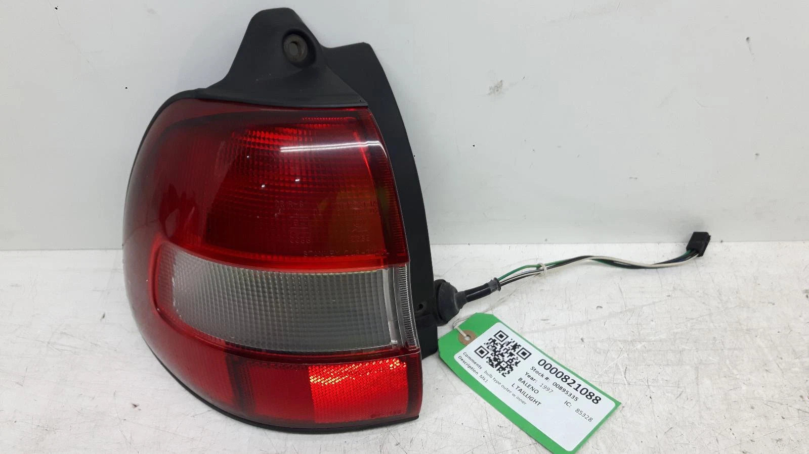 Suzuki Baleno Passengers Left Rear Outer Taillight Tail Light 