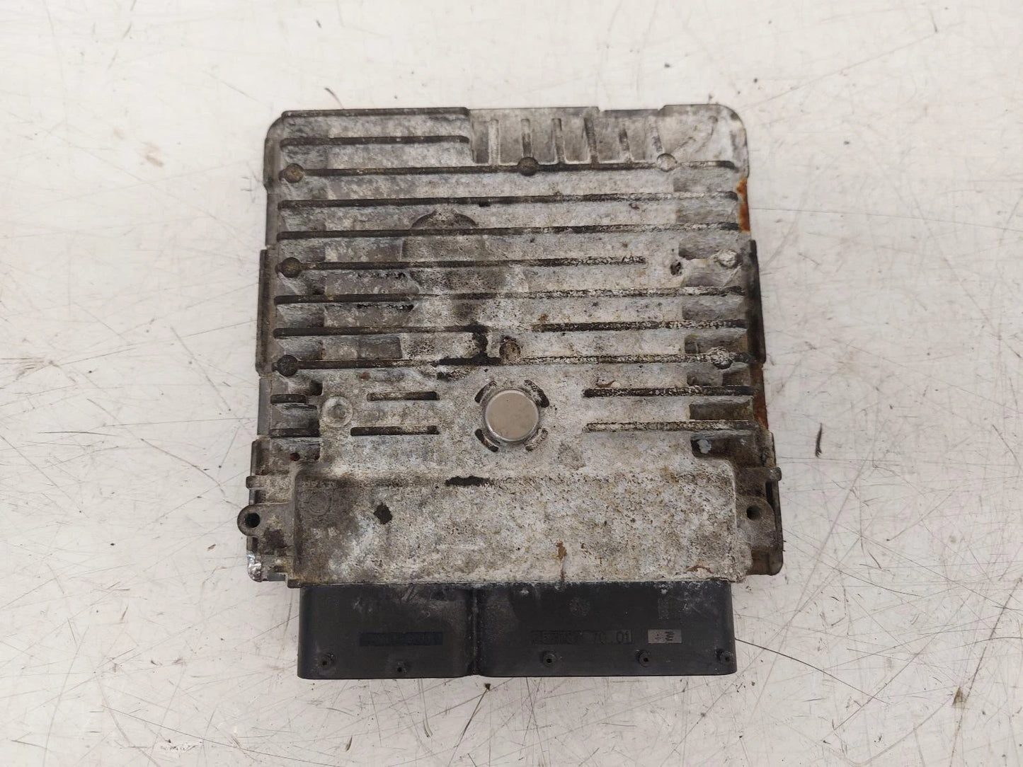 Volkswagen Passat 1.6L Cayc Diesel ECU Engine Control Unit 