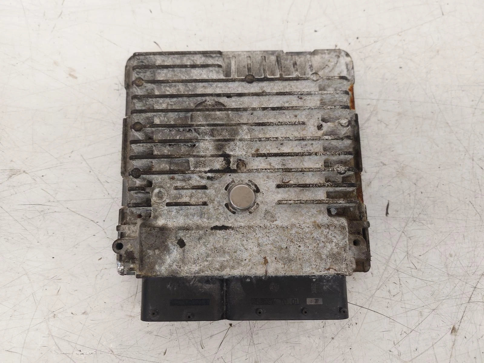 Volkswagen Passat 1.6L Cayc Diesel ECU Engine Control Unit 