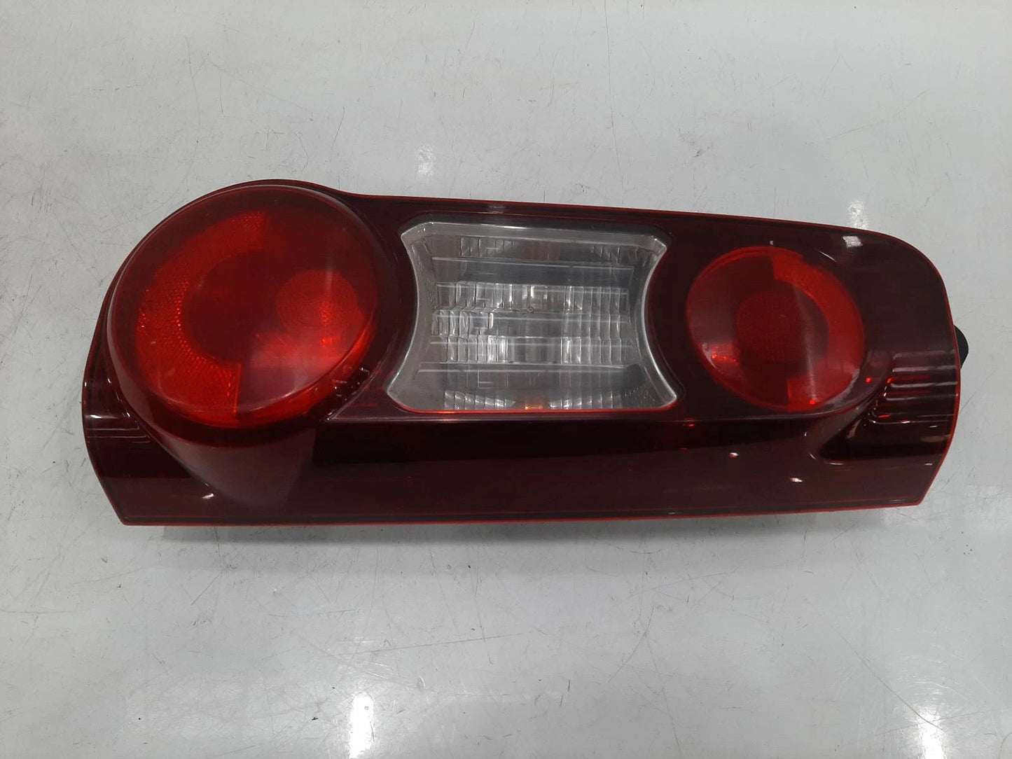 Peugeot Partner Mk2 O/S Drivers Right Rear Bulb Taillight Tail Light 
