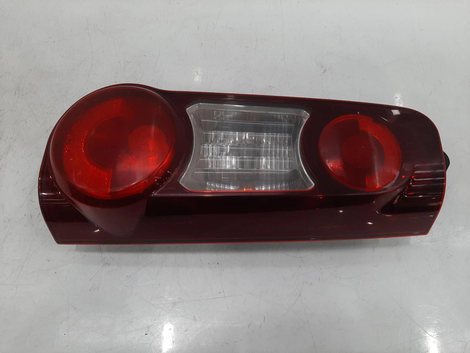 Peugeot Partner Mk2 O/S Drivers Right Rear Bulb Taillight Tail Light 
