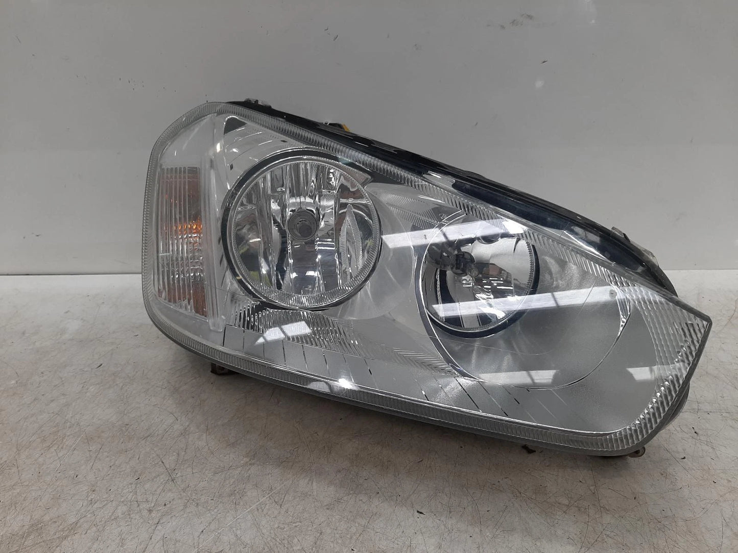Ford Focus C Max Mk1 FL O/S Drivers Right Front Halogen Headlight Headlamp 