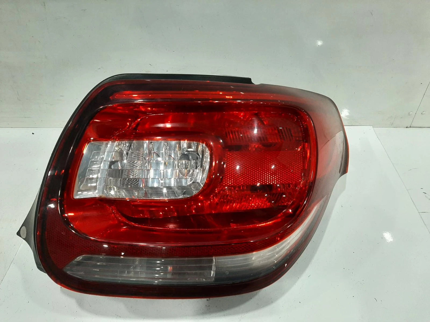 Citroen Ds3 Mk1 RHD O/S Drivers Right Rear Bulb Type Taillight Tail Light 