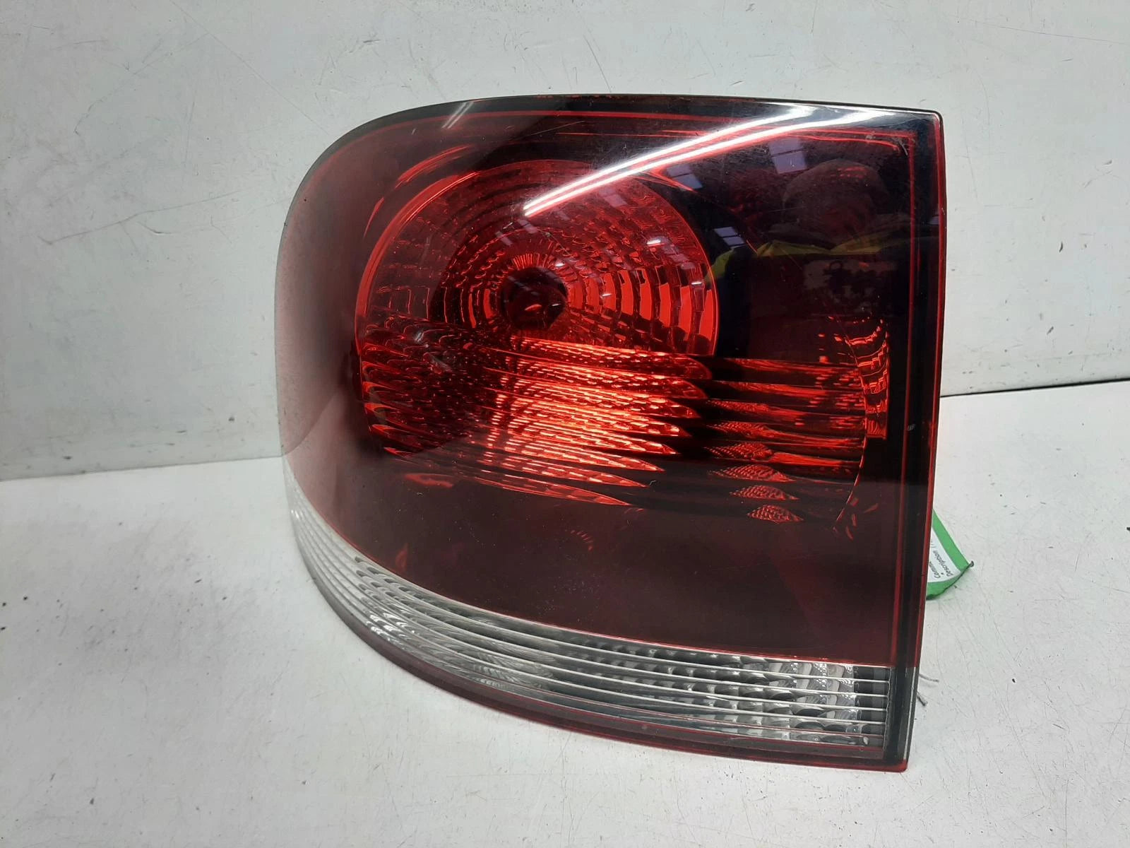 Volkswagen Touareg Passengers Left Rear Taillight Tail Light 