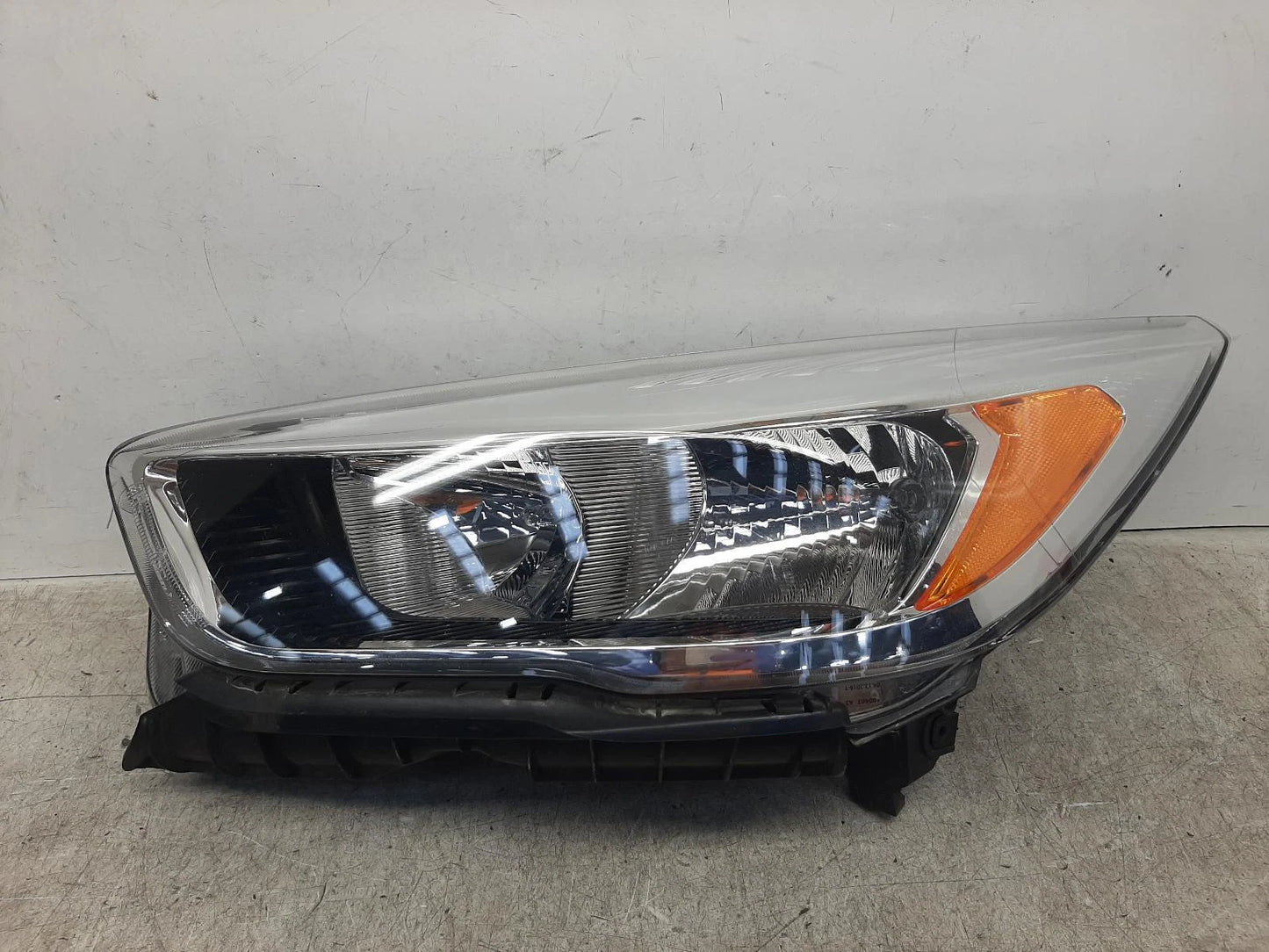 Ford Kuga Mk2 N/S Passengers Left Front Halogen Headlight Headlamp 