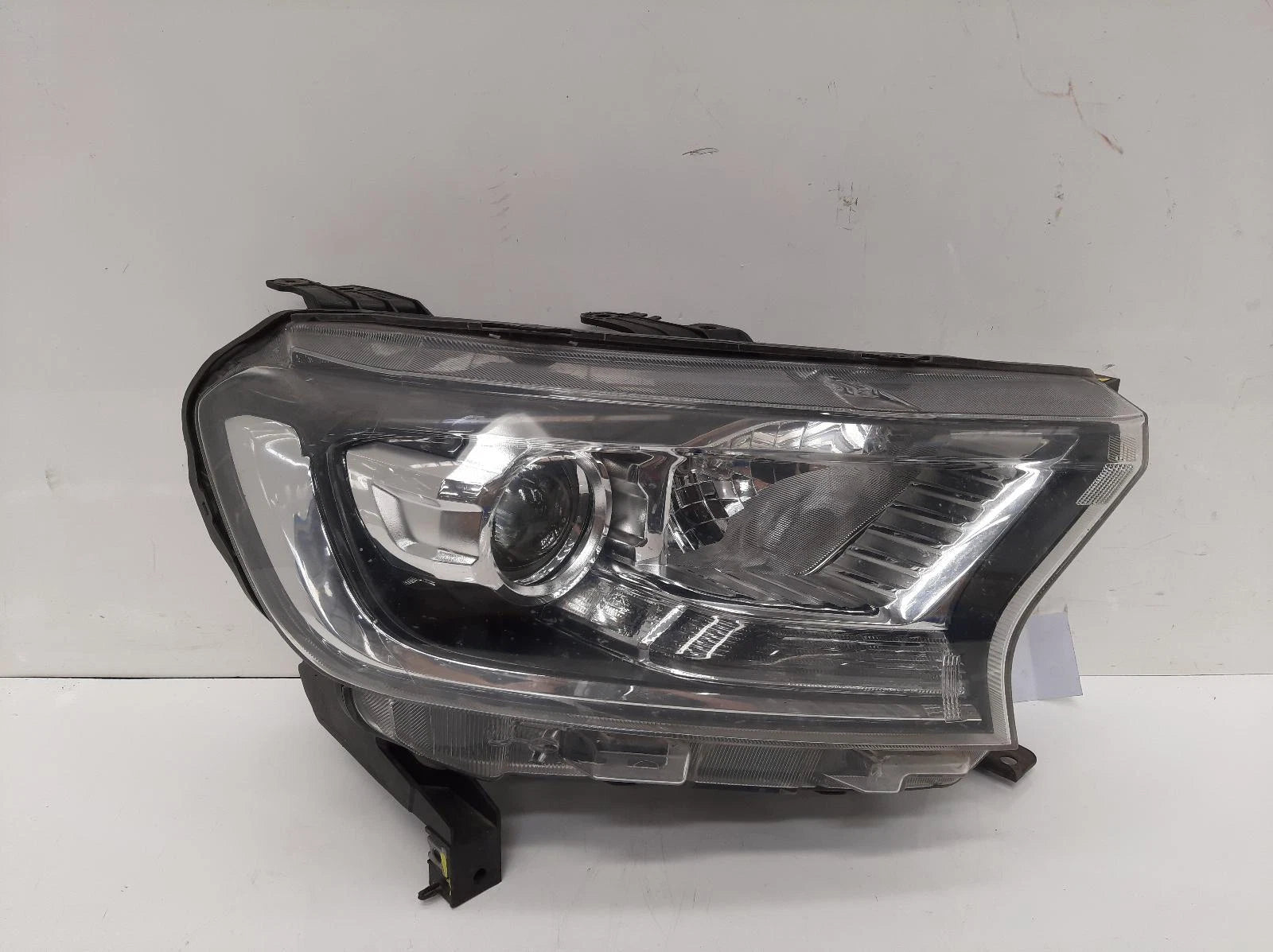 Ranger Ford Ranger Mk3 (T6) O/S Drivers Right Front Halogen Headlight Headlamp 