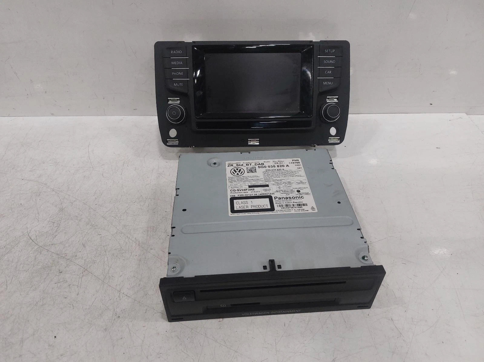 Volkswagen Golf Oem Radio/Cd/Stereo Head Unit No Code Available 