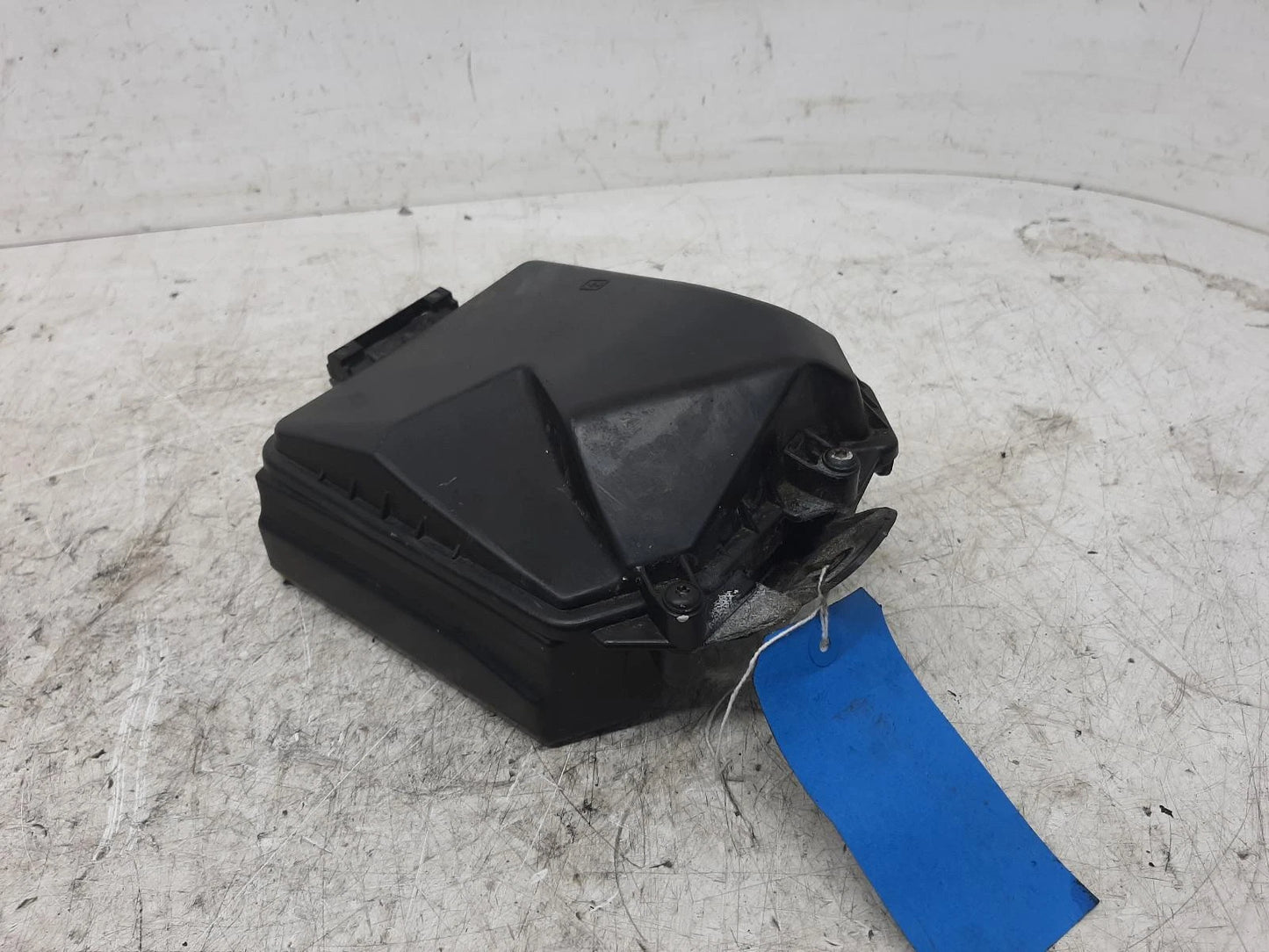 Renault Clio 1.1L Petrol Fuse Box 