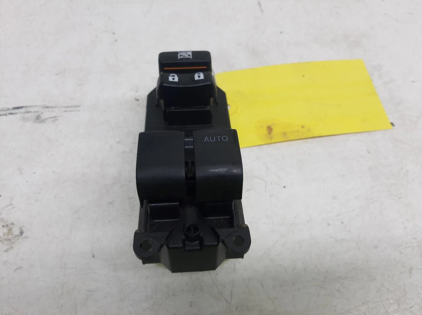 Toyota Yaris Mk3 XP130 Hatch Right Front Master Window Switch 