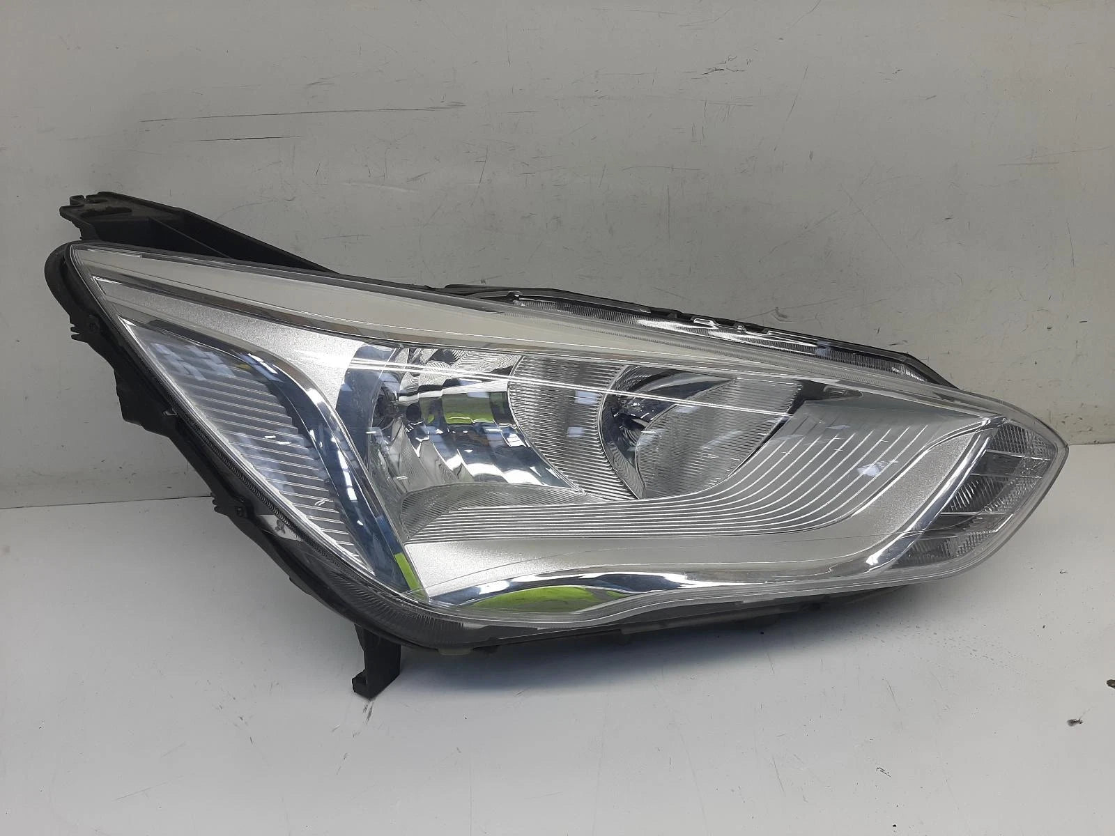 Ford Focus C Max Mk2 O/S Drivers Right Front Headlight Headlamp 