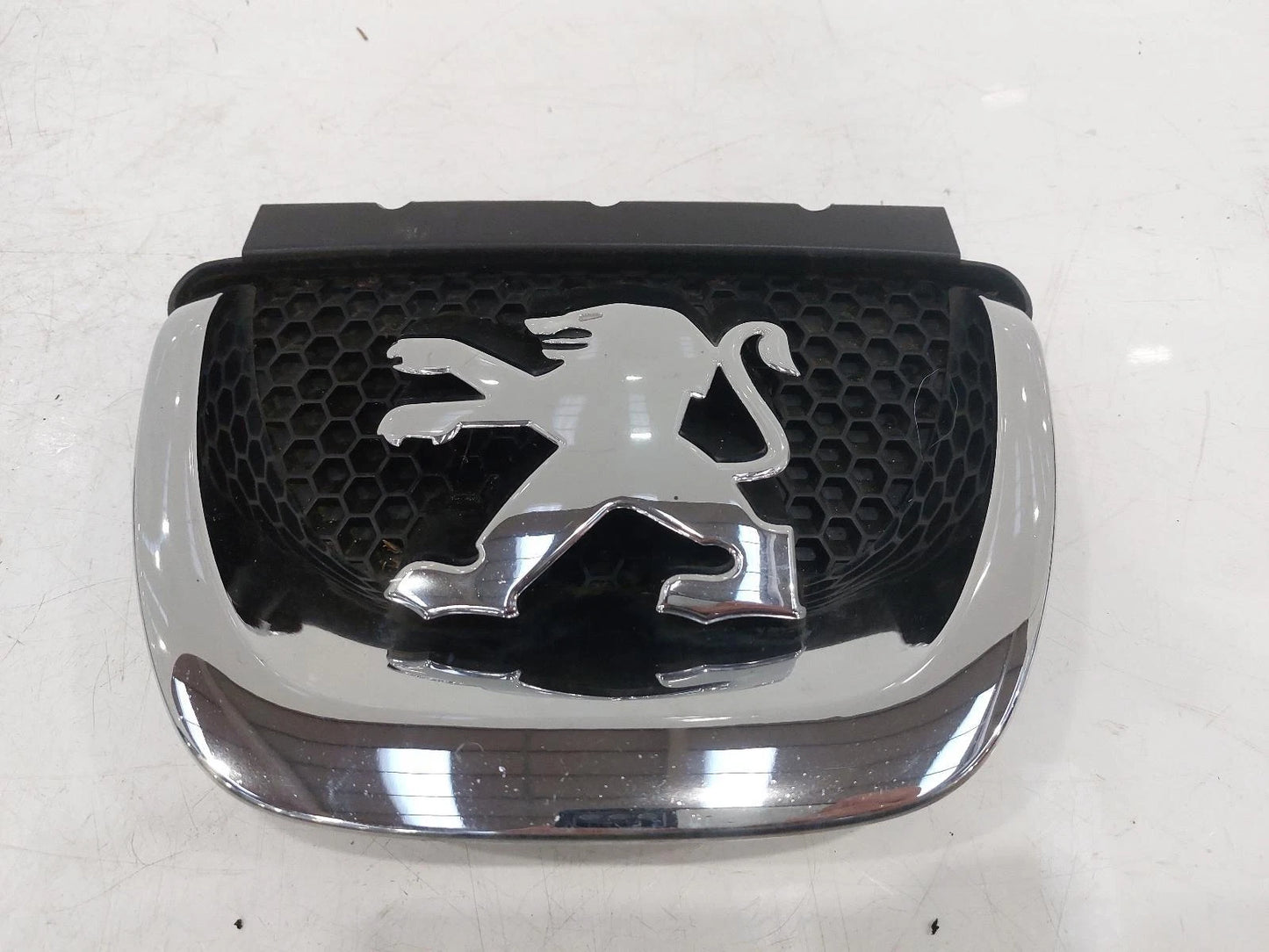 Peugeot 308 Mk1 (T7) Front Upper Grille Grill with Logo 
