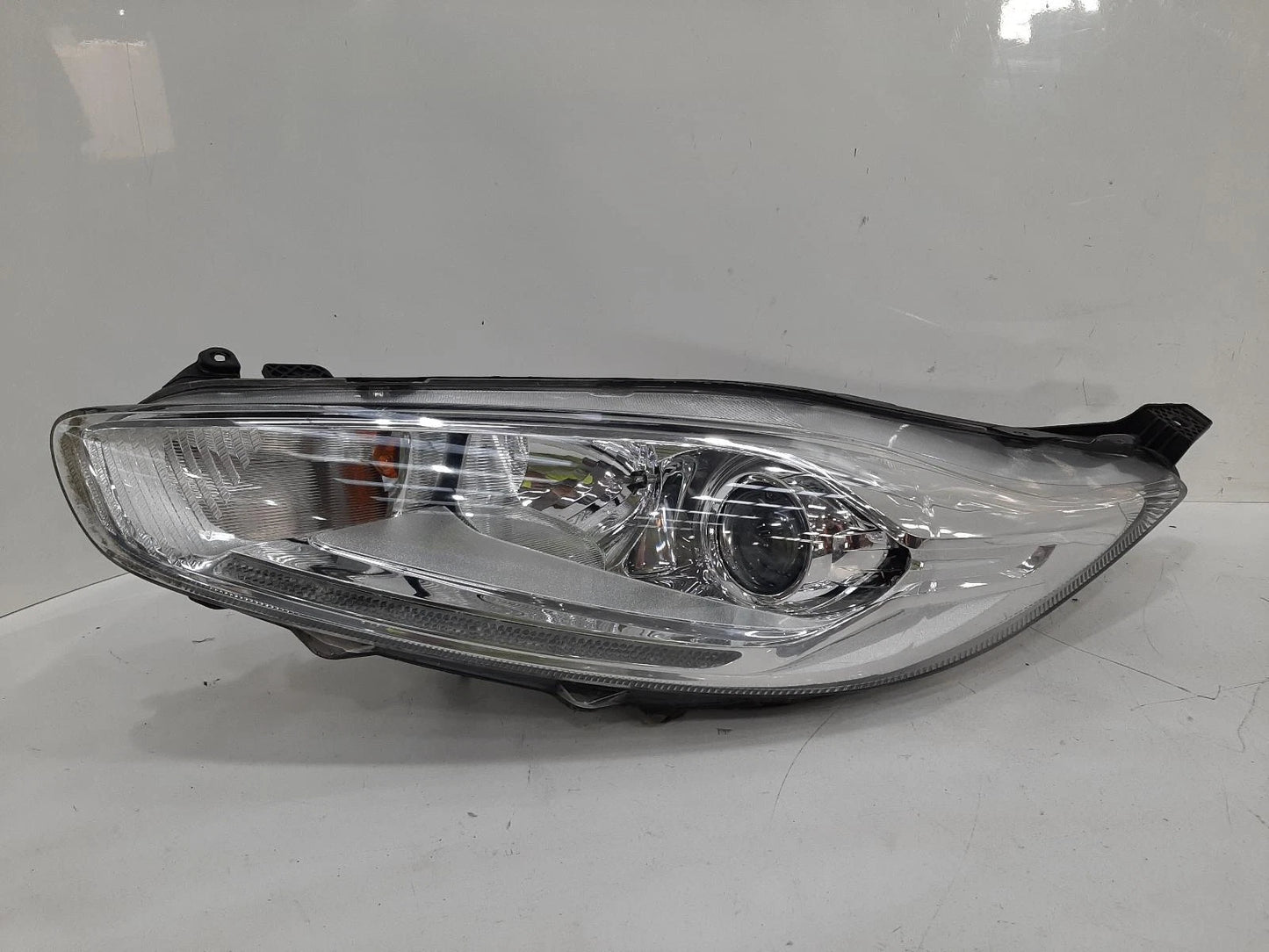 Ford Fiesta Mk7 N/S Passengers Left Front Halogen Headlight Headlamp 