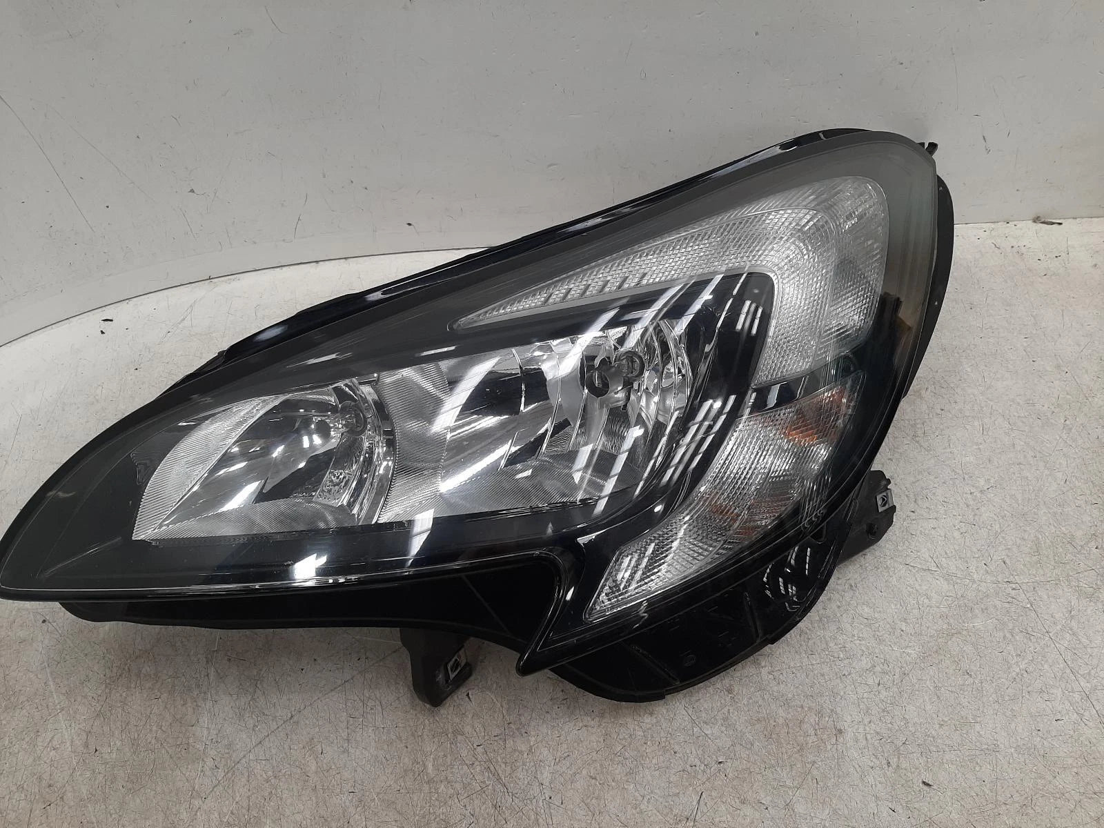 Opel Corsa E Passengers Left Front Halogen Headlight Headlamp 