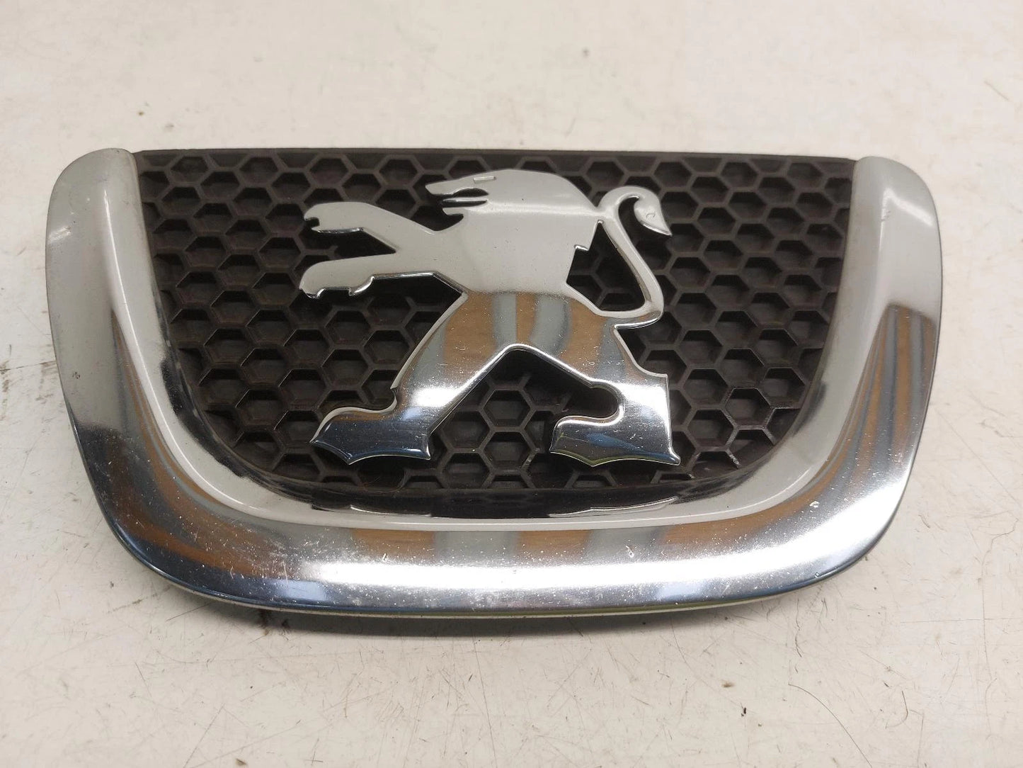 Peugeot 307 Mk1 Facelift Front Centre Badge Grille Grill 