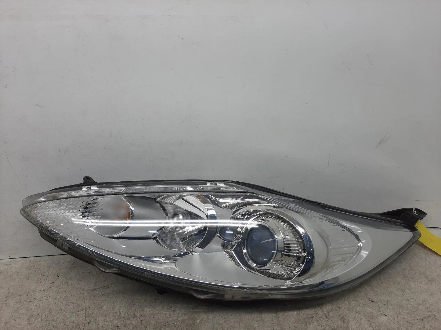 Ford Fiesta Mk7 N/S Passengers Left Front Halogen Headlight Headlamp 