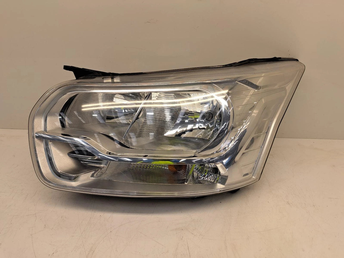 Ford Transit Passengers Left Front Headlight Headlamp 