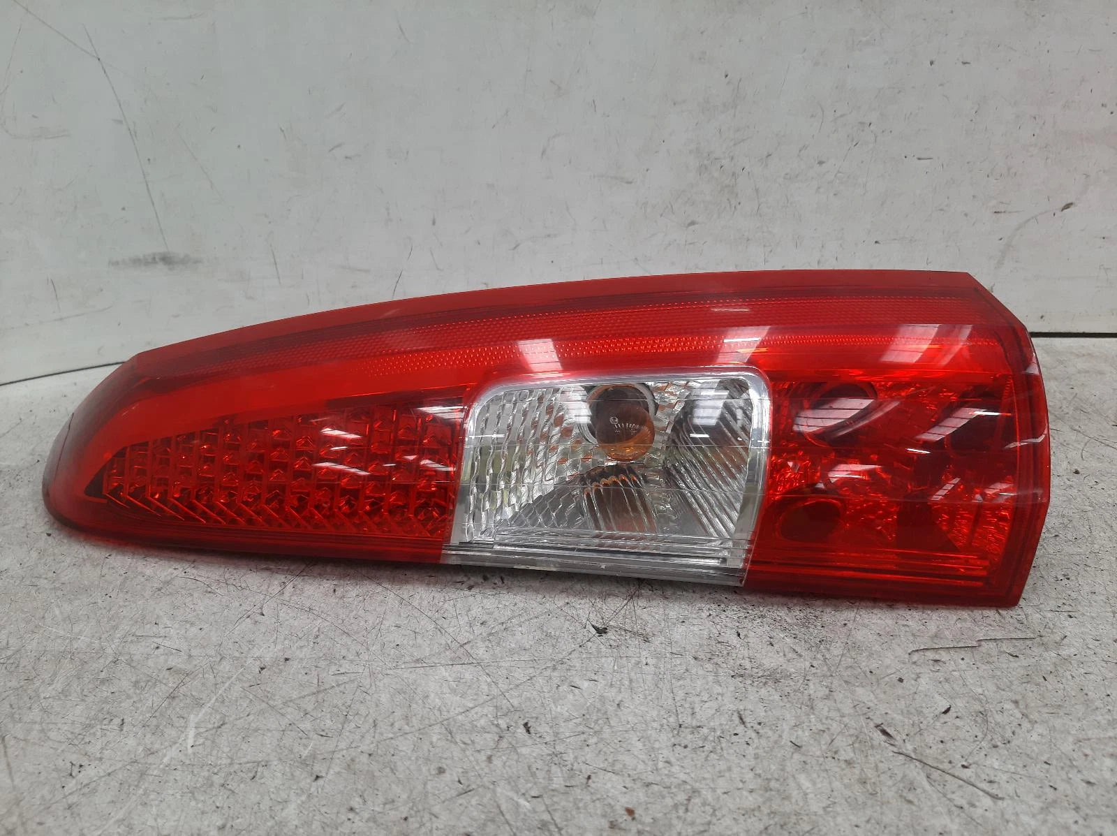 Volvo Xc70 Upper Drivers Right Rear Taillight Tail Light 
