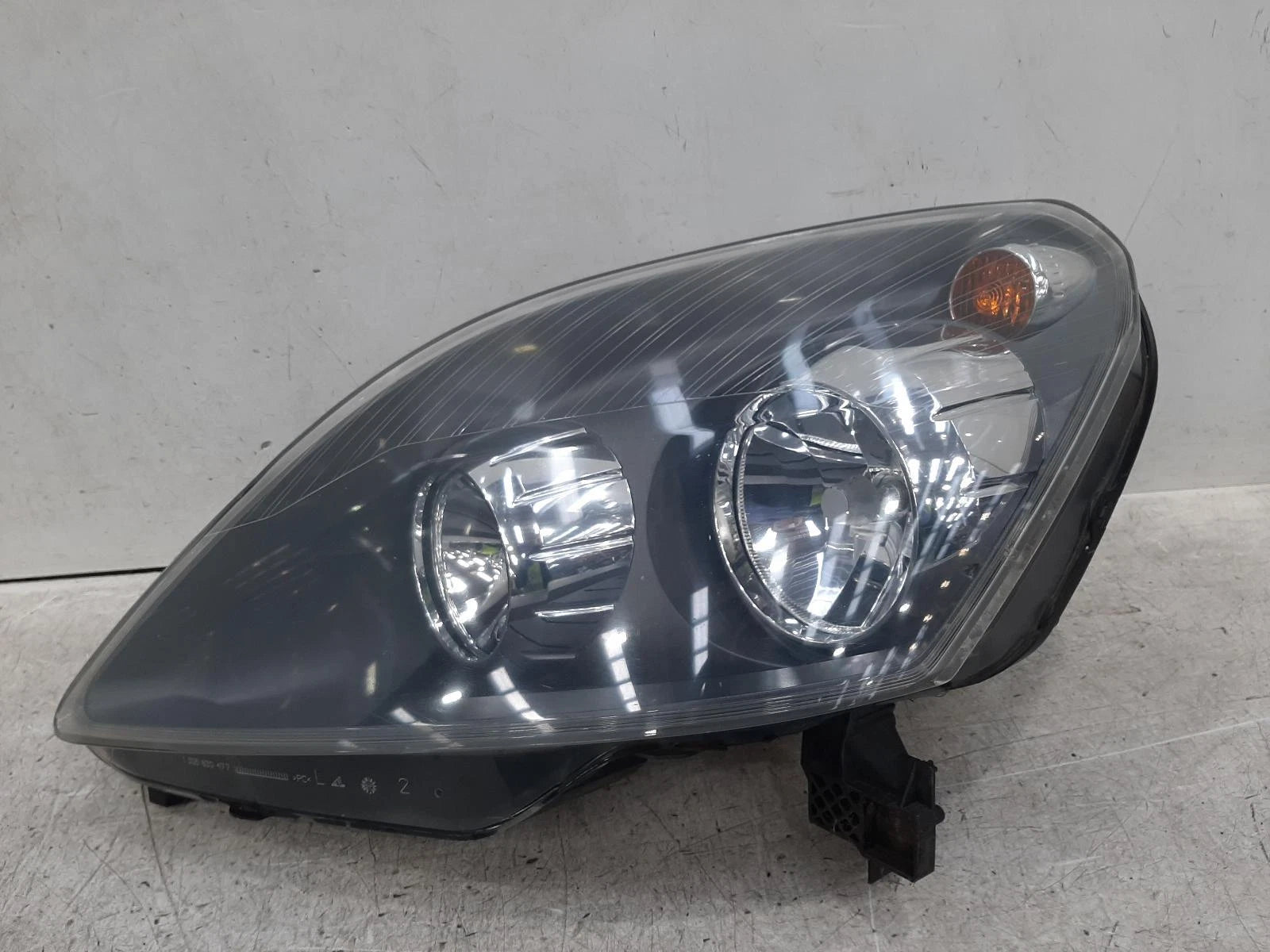 Opel Zafira B Passengers Left Front Halogen Headlight Headlamp 