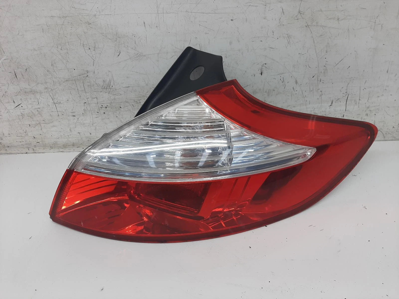 Renault Megane Iii Drivers Right Rear Outer Bulb Taillight Tail Light 