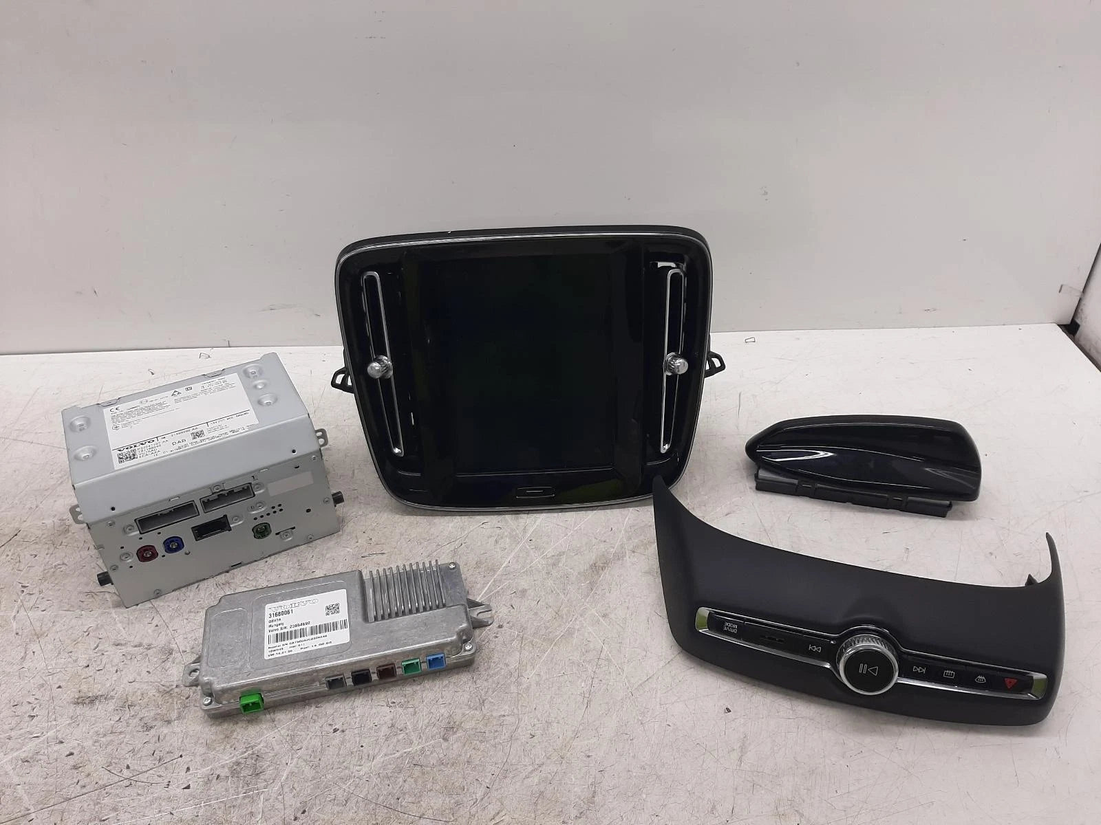 Volvo Xc40 Sat. Nav. Unit Satellite Navigation Head Unit 31456506AA 