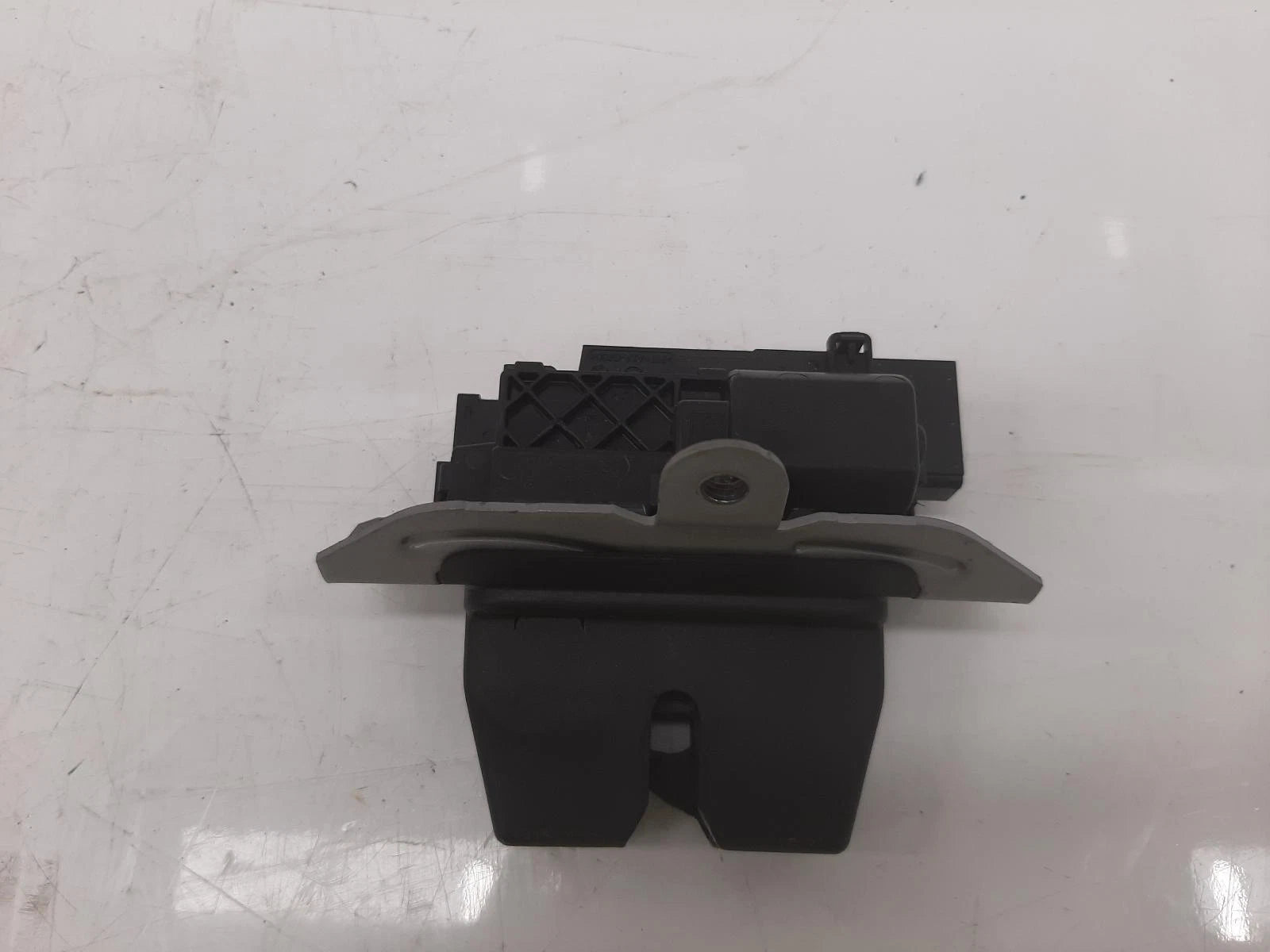 Ford Mondeo Mk5 Tailgate Lock Assembly 