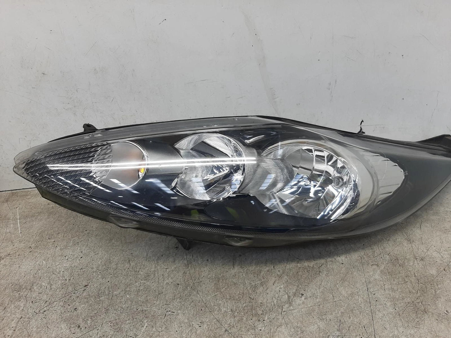Ford Fiesta Mk7 N/S Passengers Left Front Halogen Headlight Headlamp 