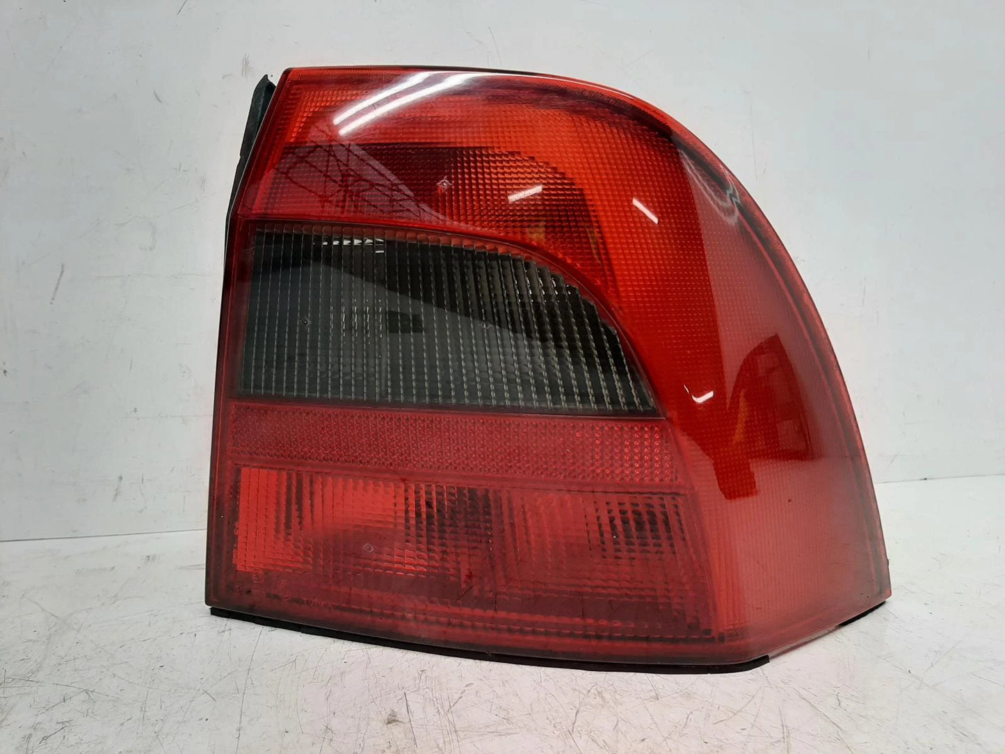 Opel Vectra Drivers Right Rear Taillight Tail Light 