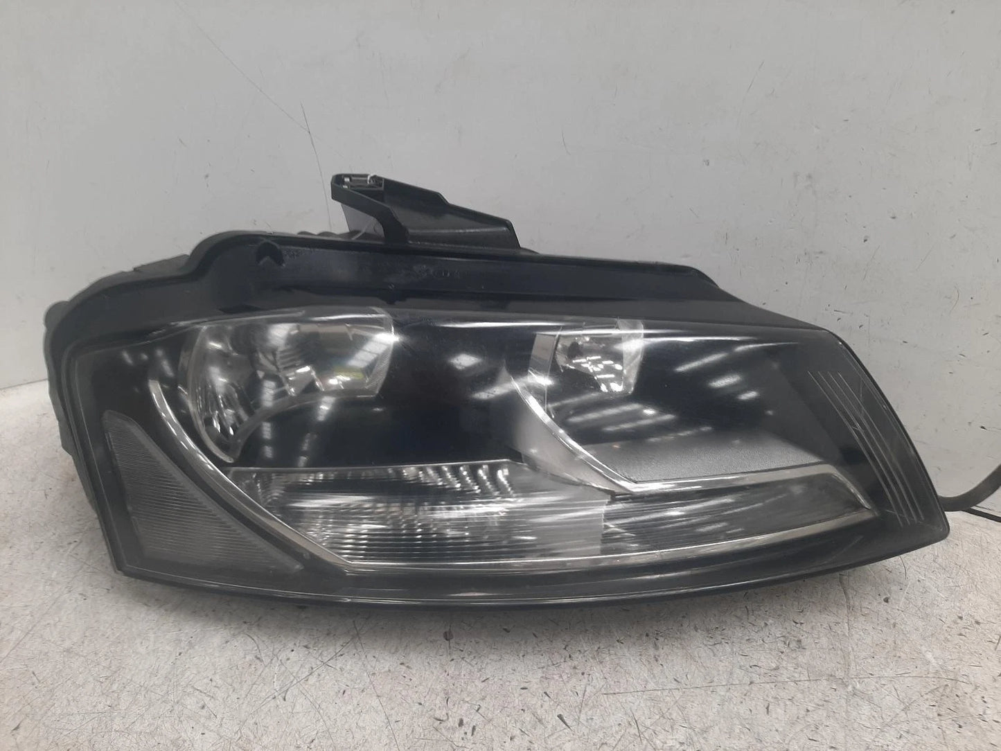 Audi A3 Mk2 O/S Drivers Right Front Headlight Headlamp 