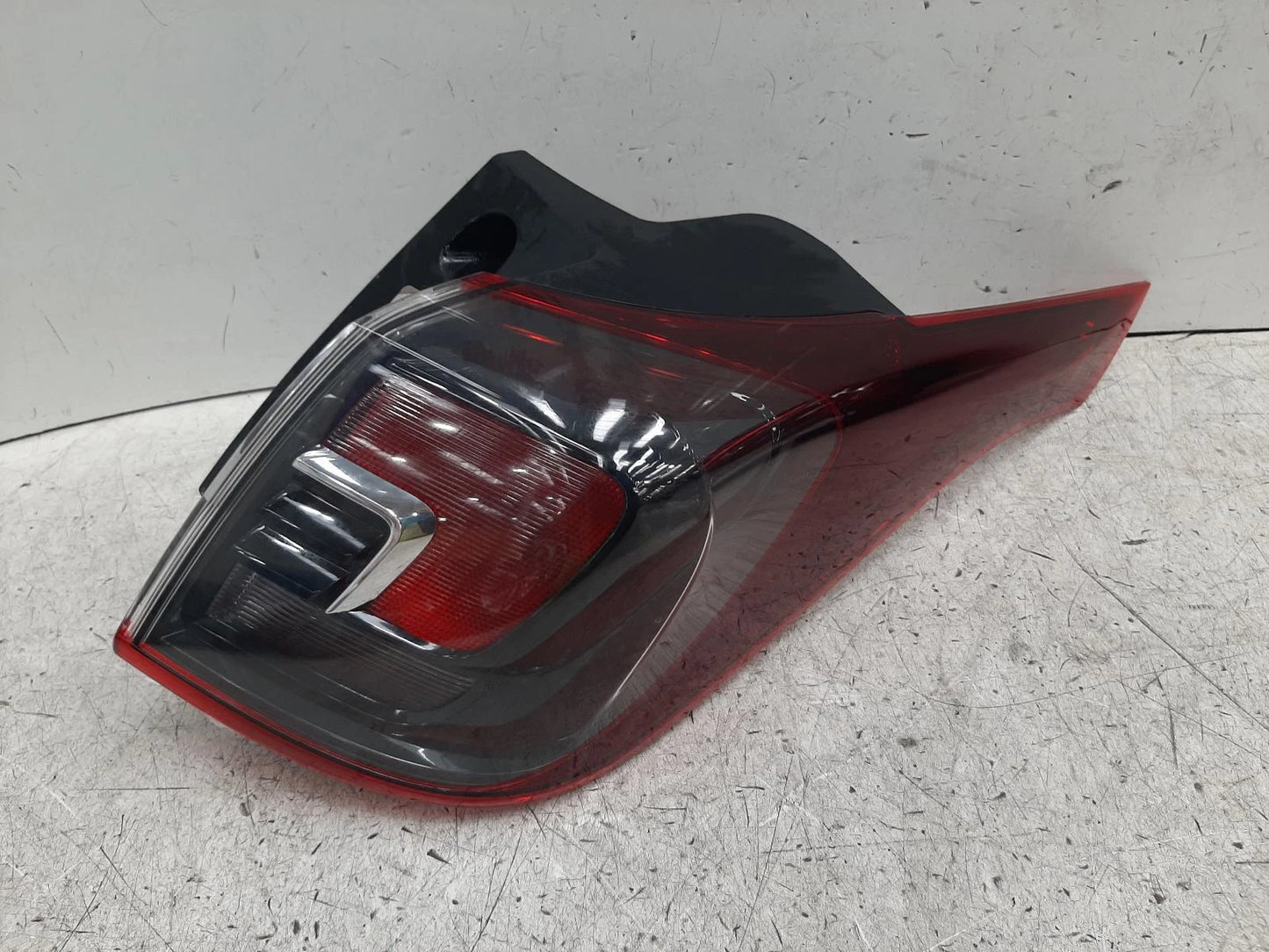 Opel Crossland X Mk1 O/S Drivers Right Rear Taillight Tail Light 