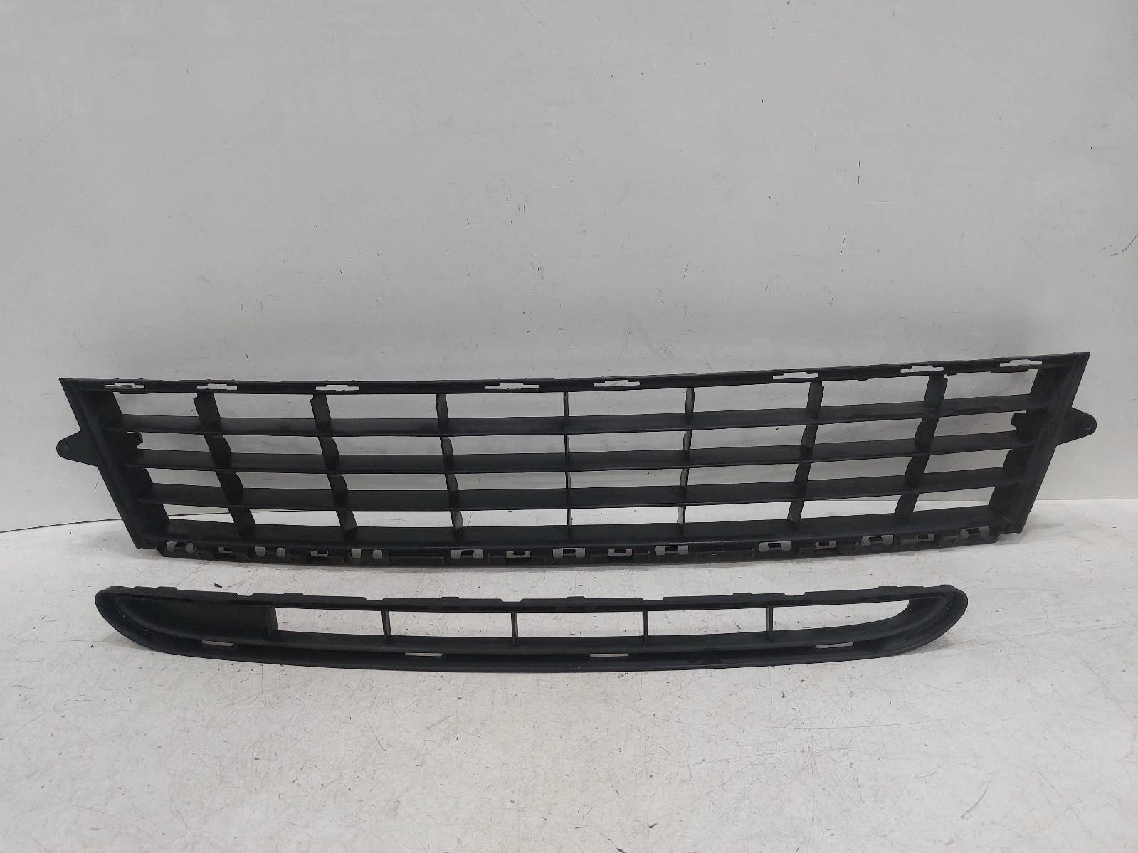 Renault Clio Iii Front Centre Grille Grill 