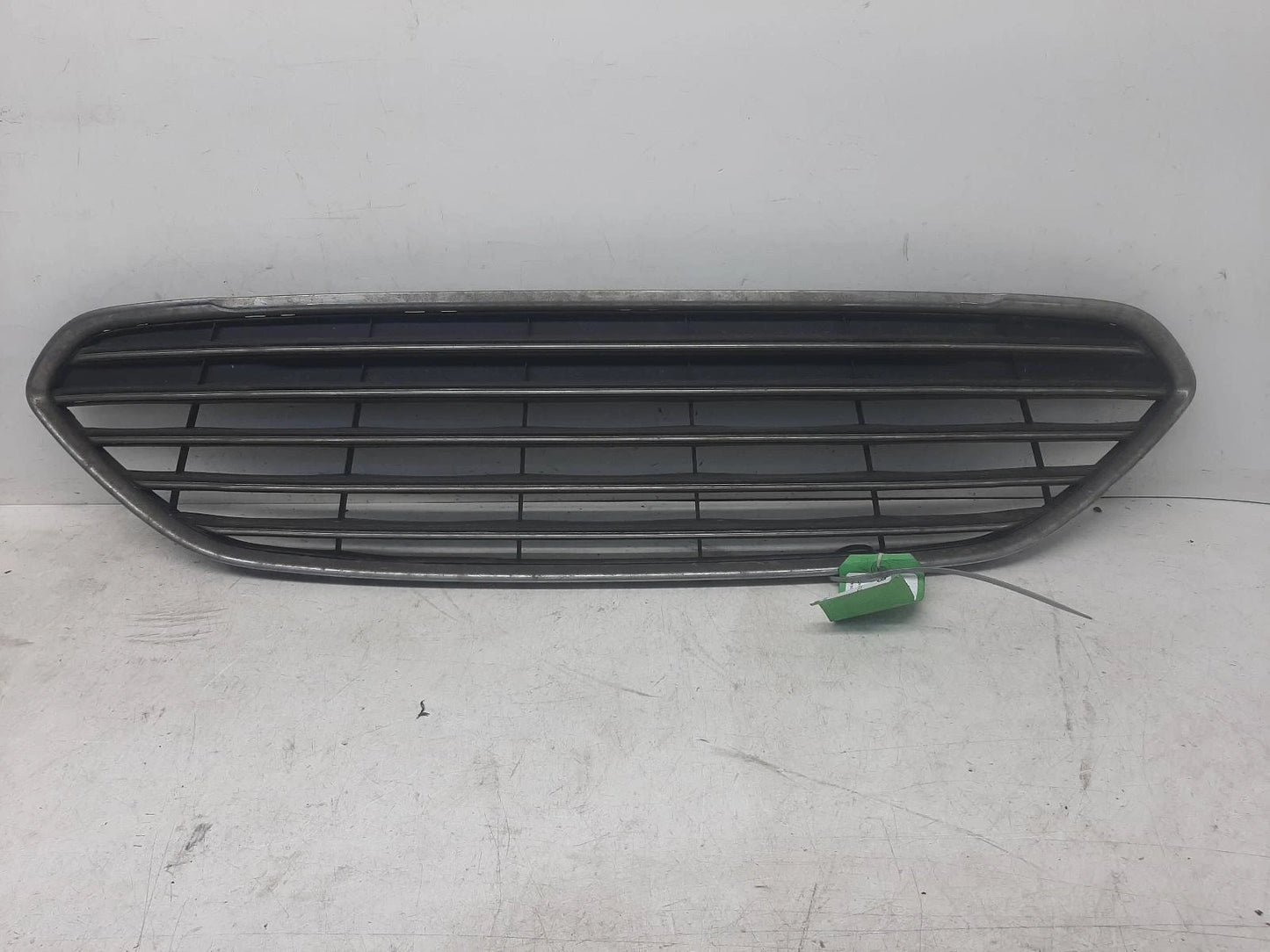 Ford Fiesta Front Centre Upper Black Painted Grille Grill 