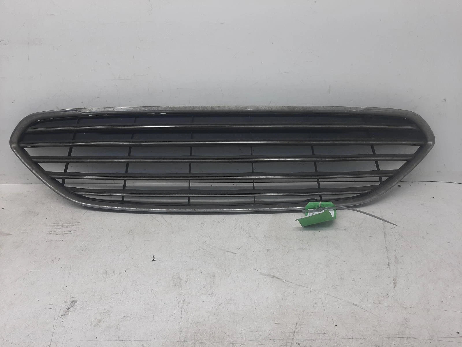 Ford Fiesta Front Centre Upper Black Painted Grille Grill 