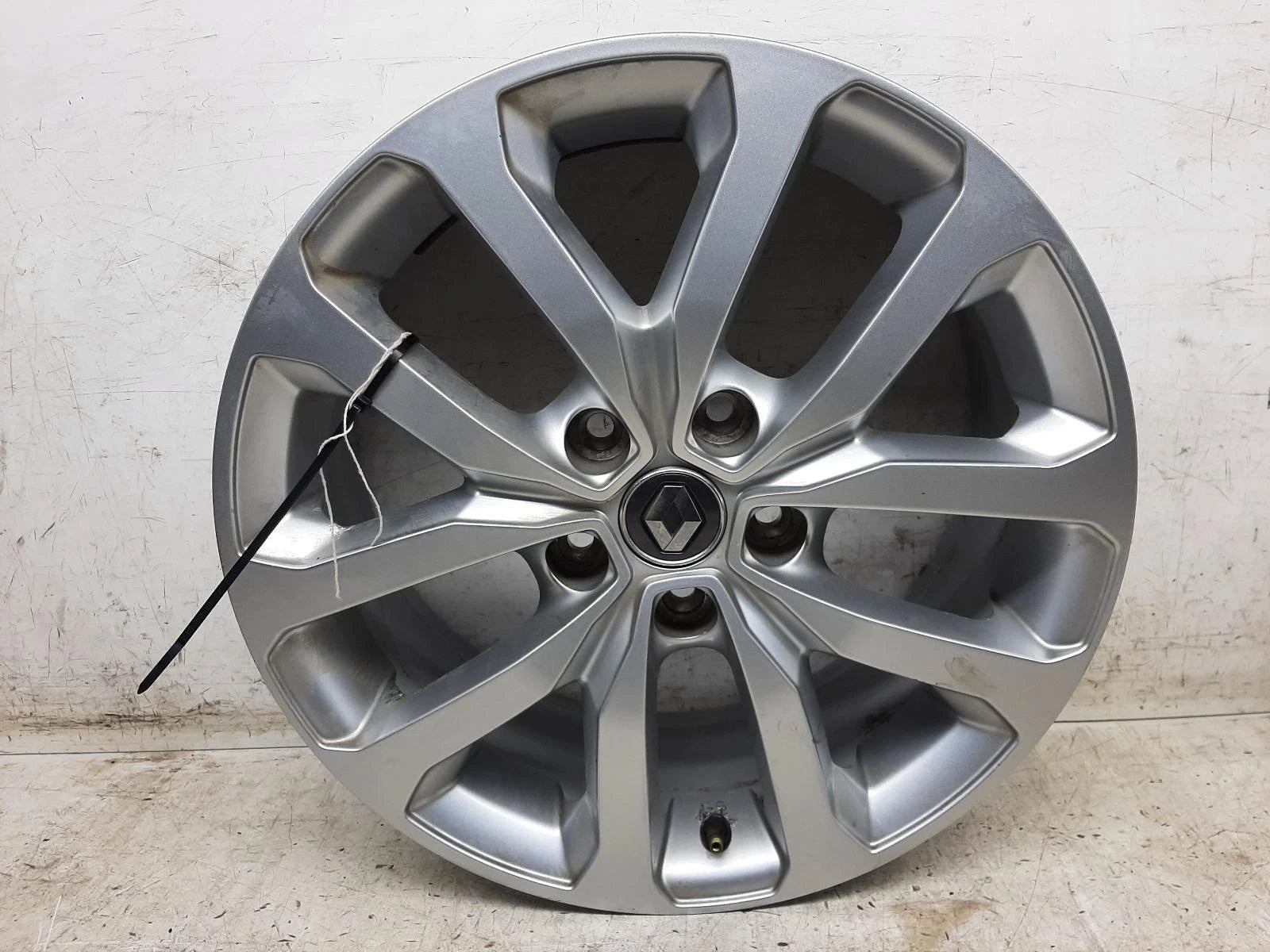 Renault Kadjar Mk1 Alloy Wheel 7JX17 5 ET40 