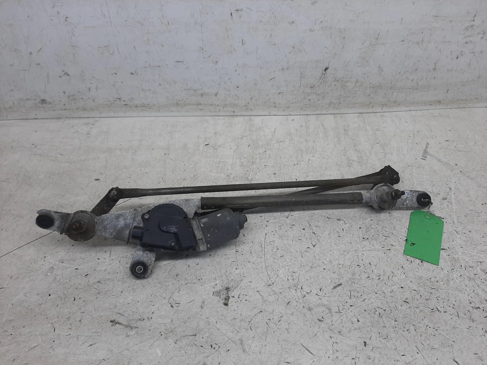 Suzuki Grand Vitara Mk3 (JT) Front Wiper Motor With Linkage 