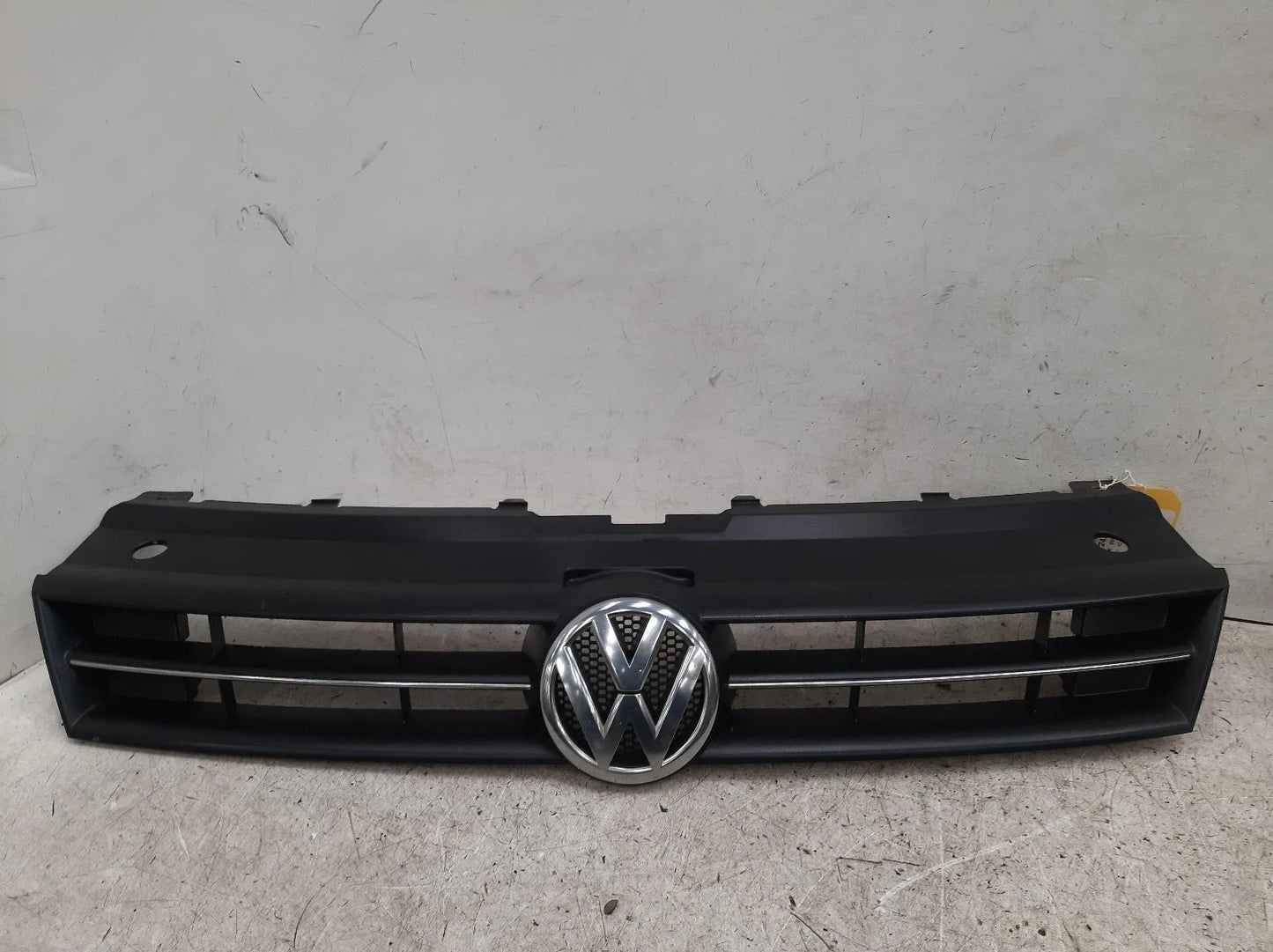 Volkswagen Polo Front Centre Grille Grill 