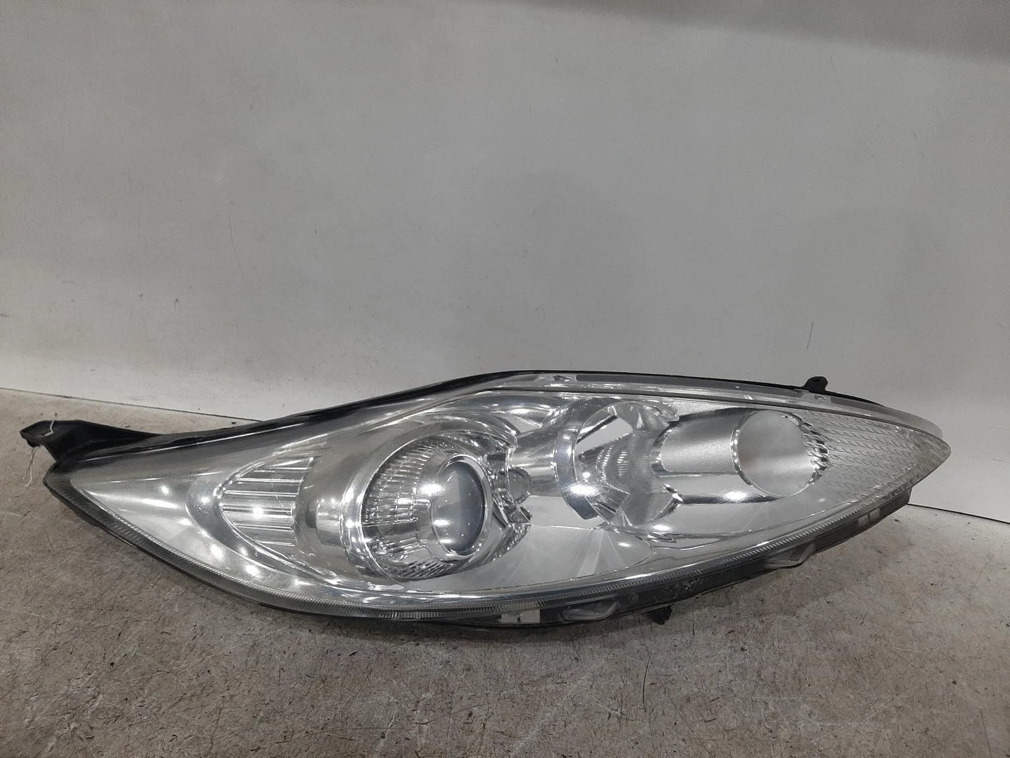 Ford Fiesta Mk7 O/S Drivers Right Front Halogen Headlight Headlamp 
