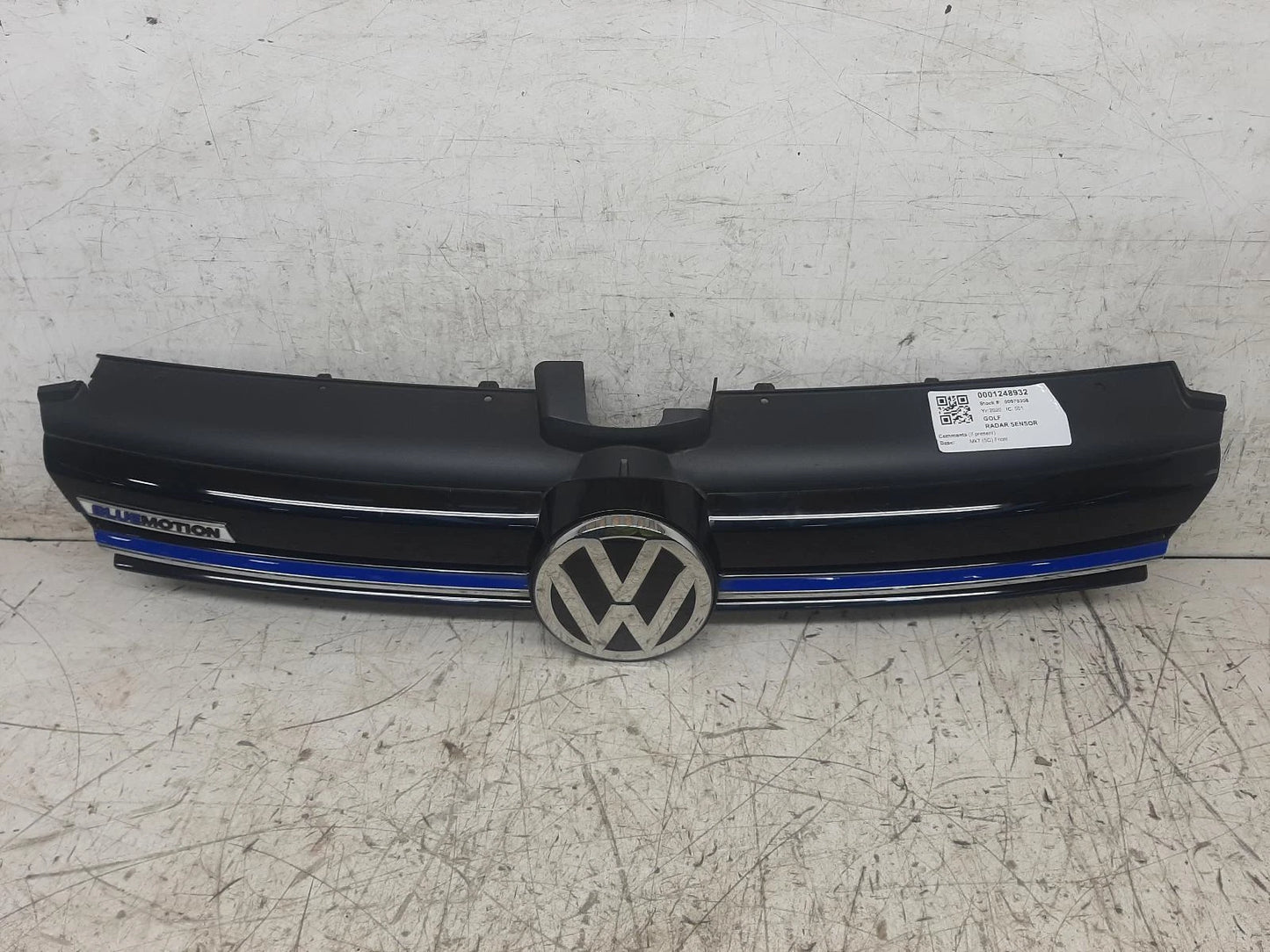 Volkswagen Golf Mk7 (5G) RADAR SENSOR AND FRONT CENTRE GRILLE 
