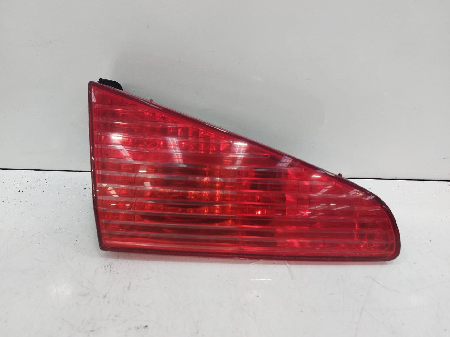 Peugeot 607 Passengers Left Rear Inner Taillight Tail Light 