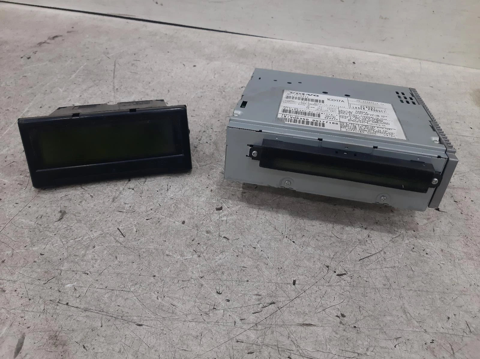 Volvo C30 Mk1 OEM Radio/CD/Stereo Head Unit No Code Available 