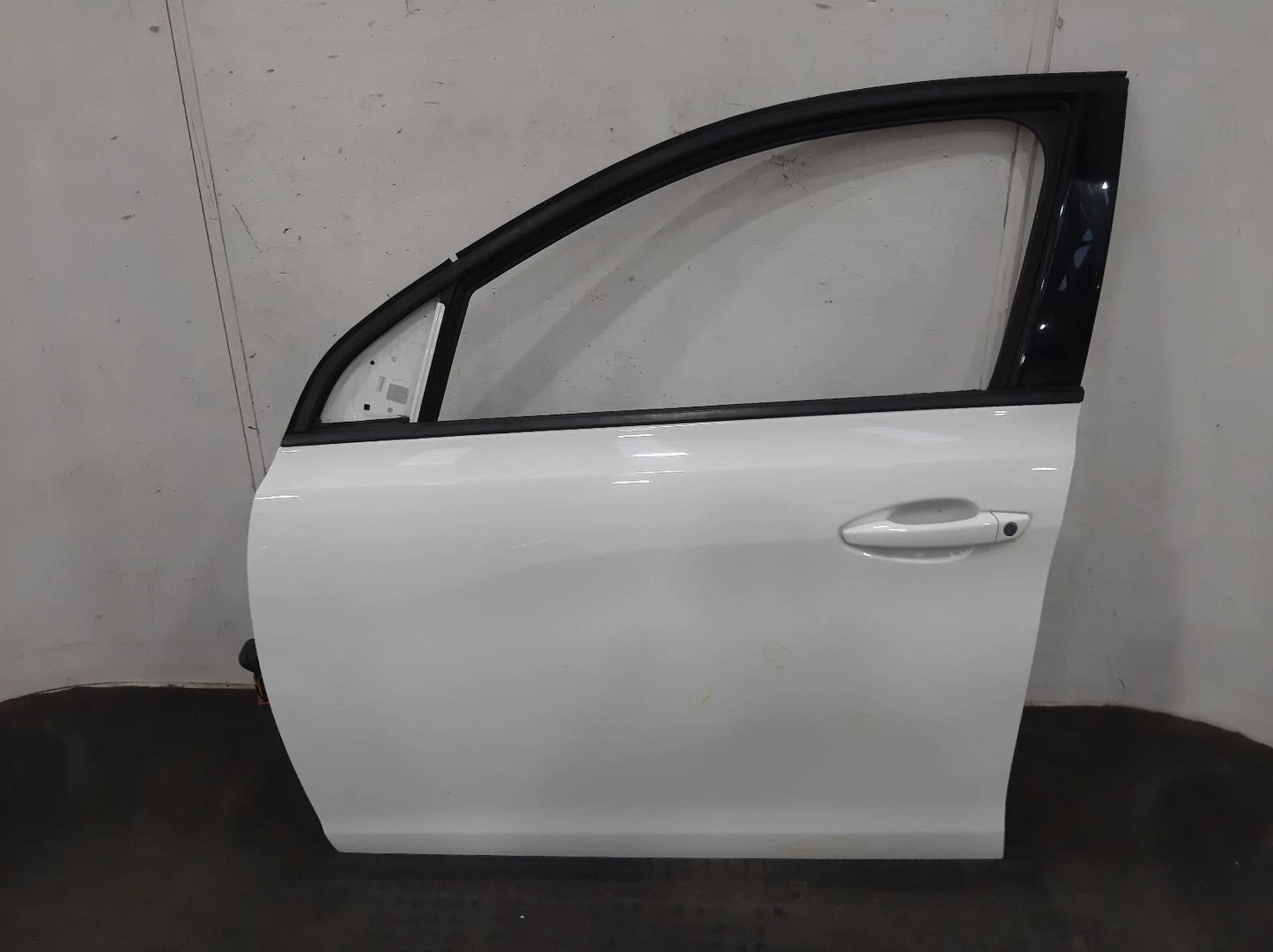 Peugeot 308 Mk2 White N/S Passengers Left Front Door 