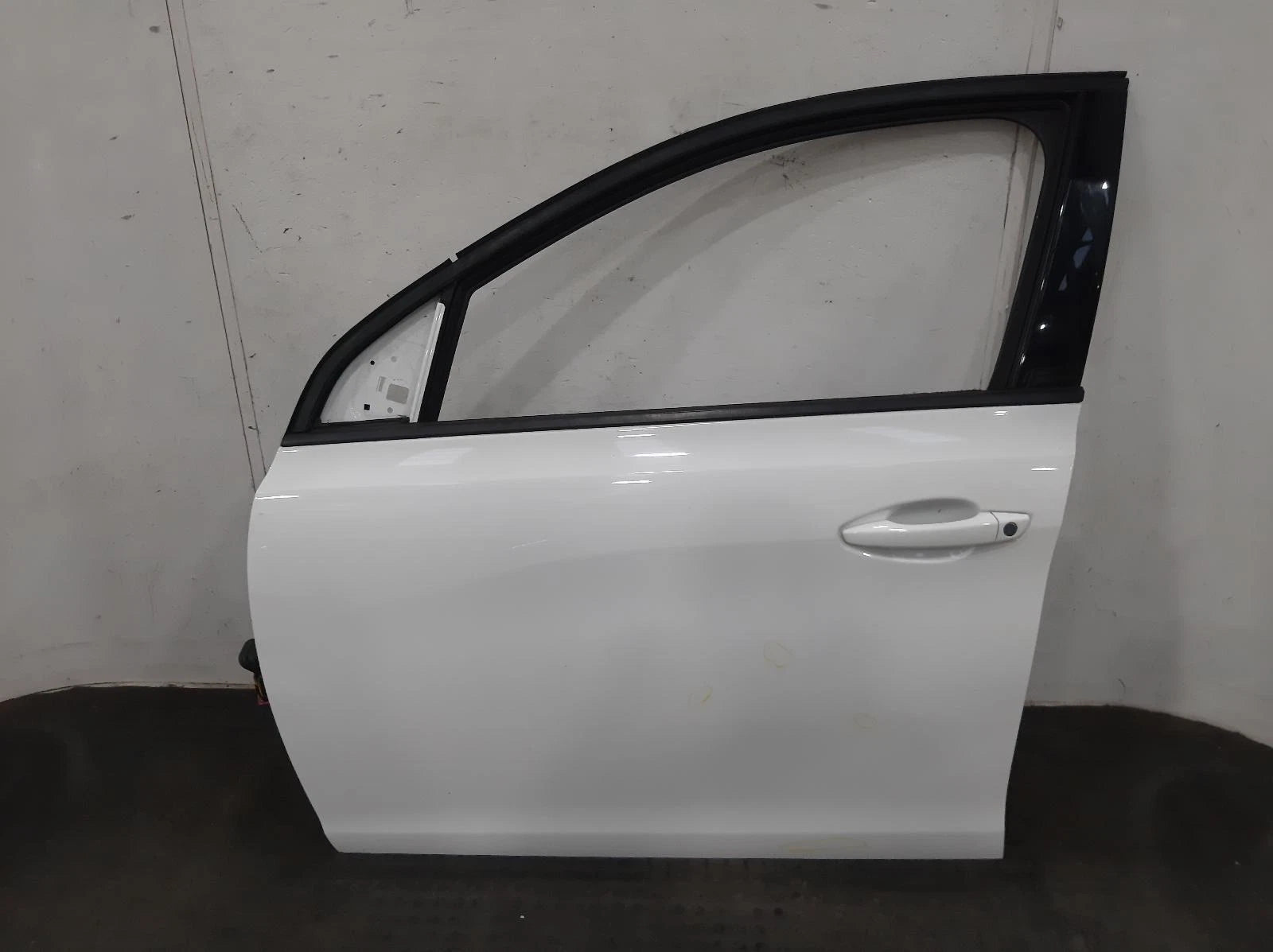 Peugeot 308 Mk2 White N/S Passengers Left Front Door 