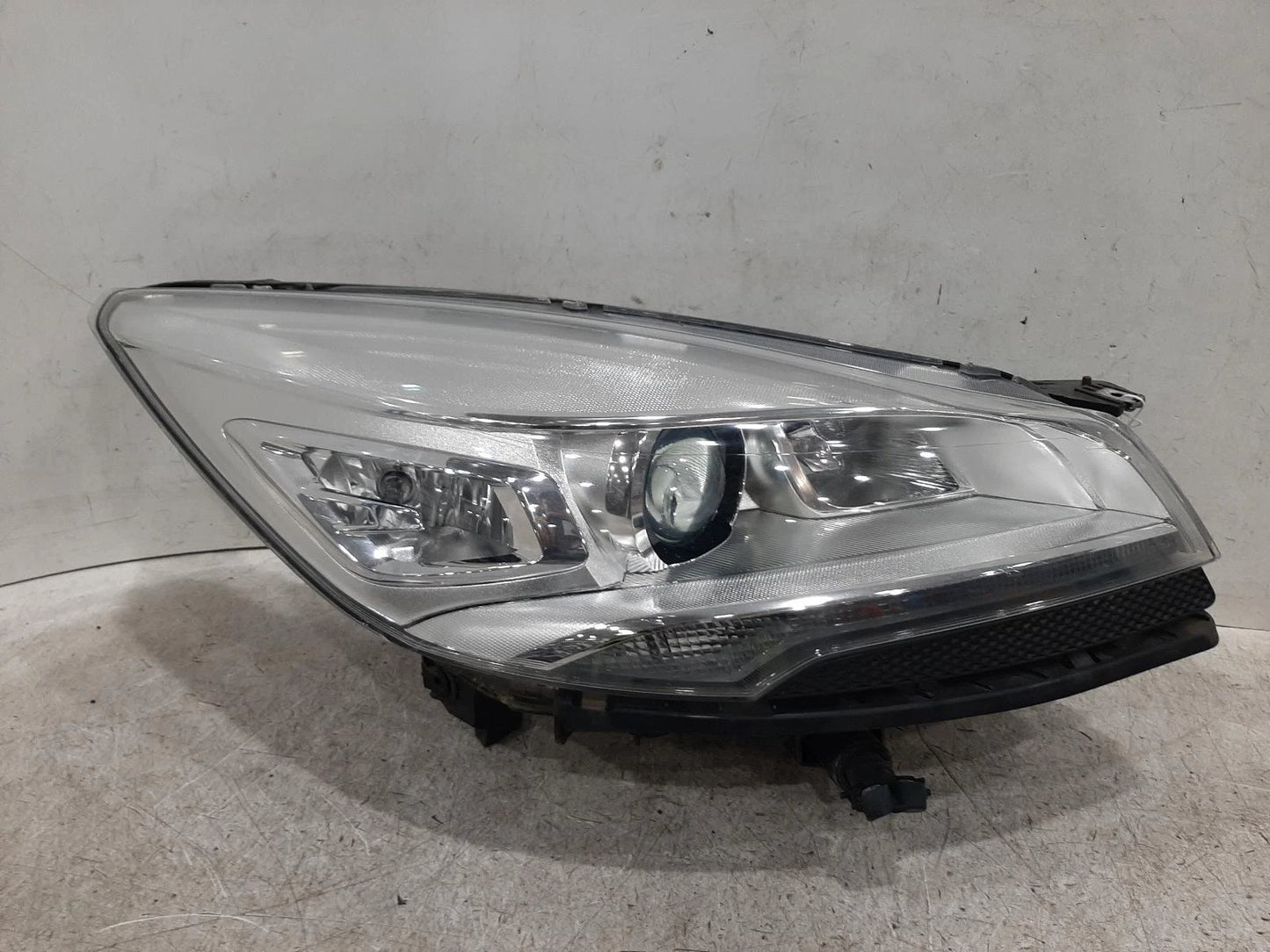 Ford Kuga Mk2 O/S Drivers Right Front Xenon Headlight Headlamp 
